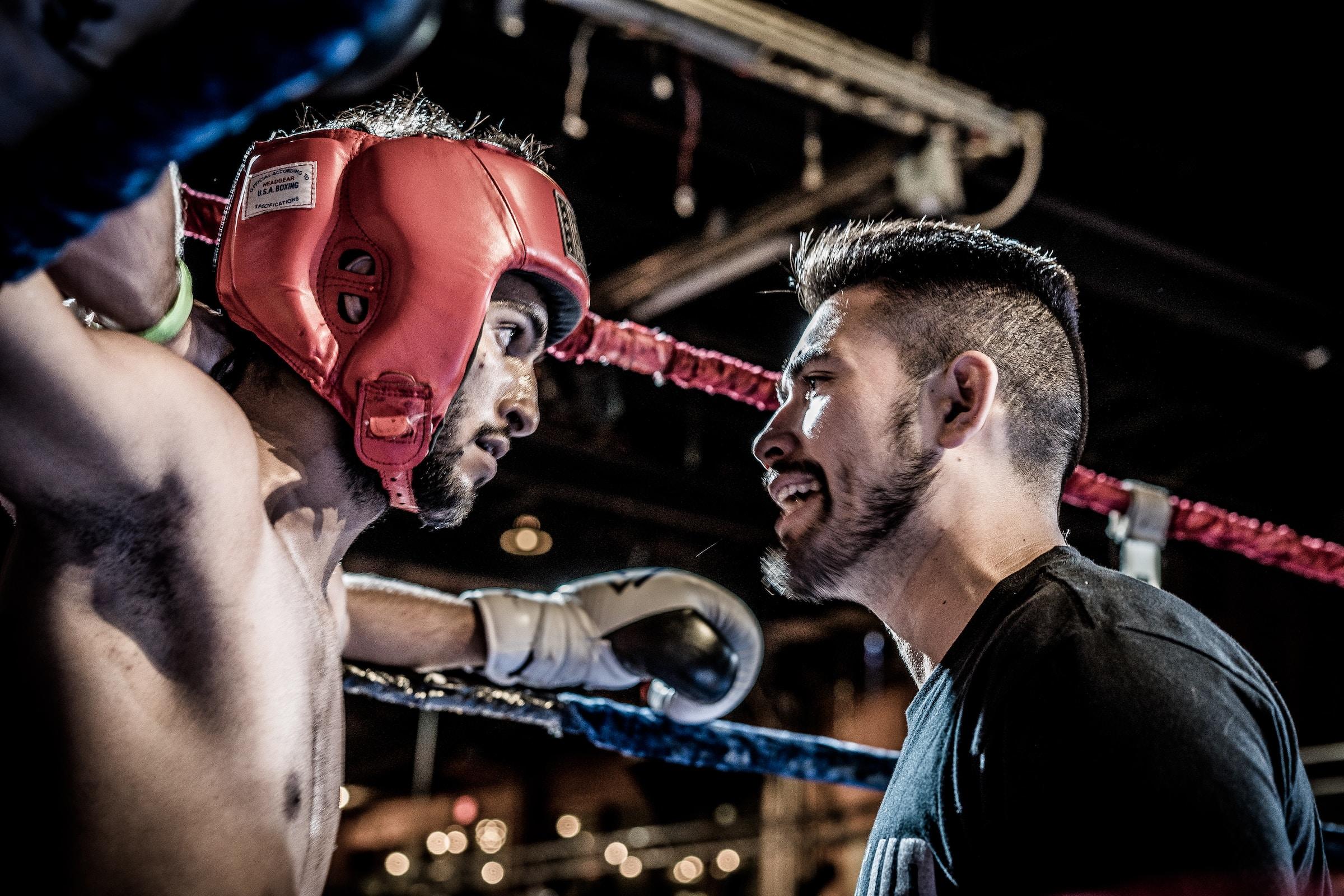 entrenador y boxeador en el ring