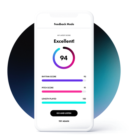 Pantalla de un smartphone que muestra un modo de evaluación con una puntuación global de 94 y puntuaciones correspondientes al ritmo, el tono y el número de compases tocados.