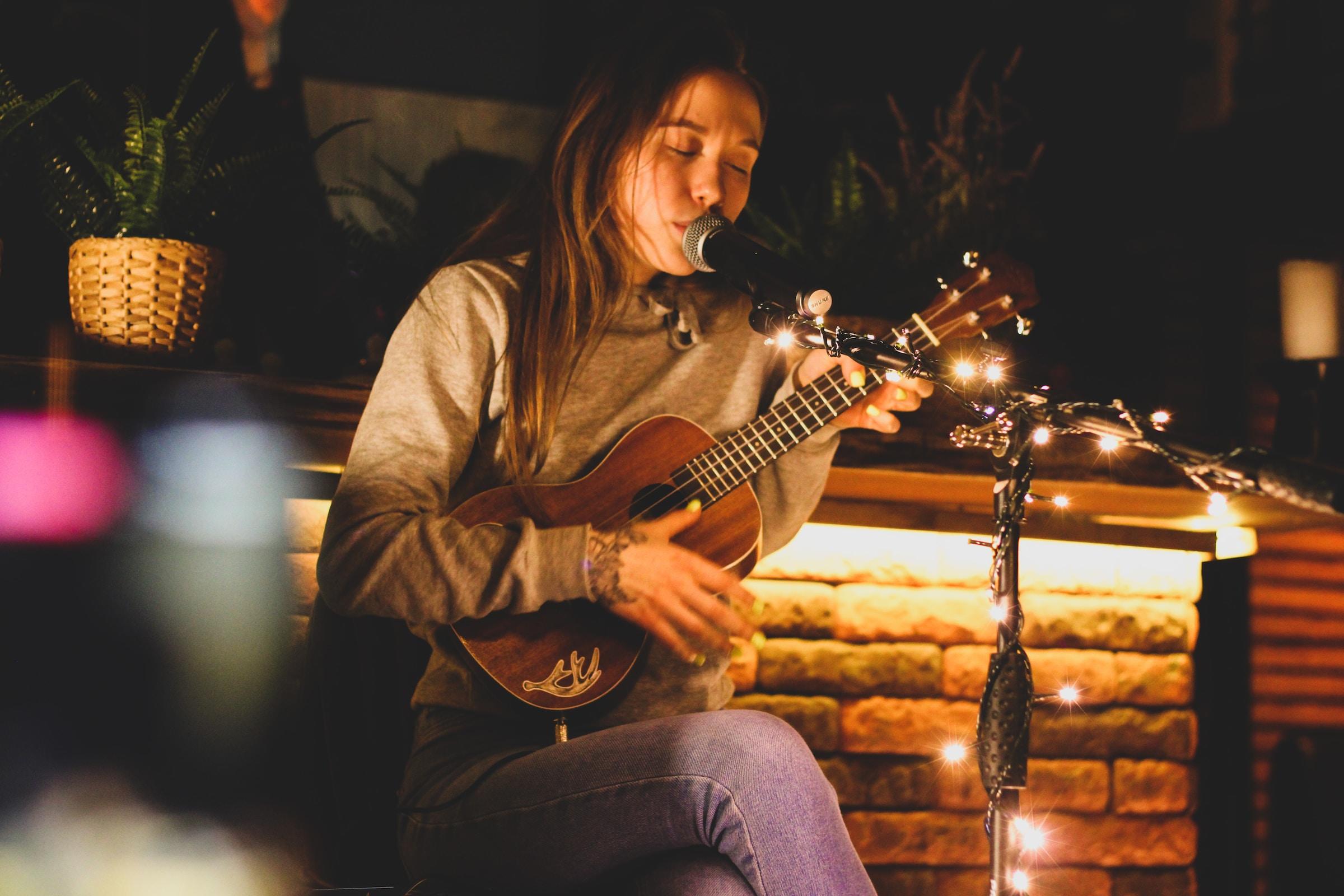 cantante con ukelele