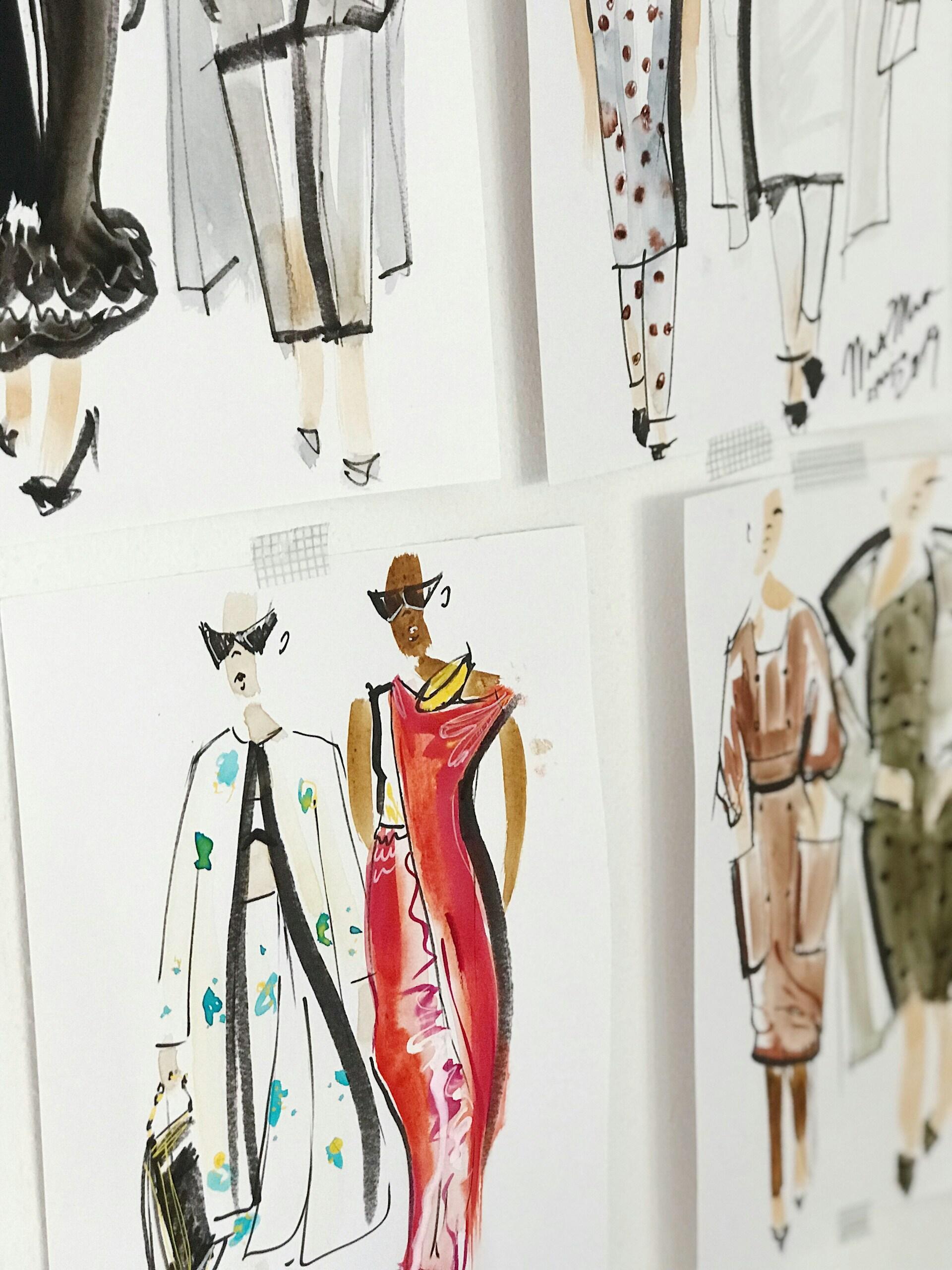 Bocetos de moda que muestran conjuntos elegantes. Estos dibujos llenos de vida representan a modelos con vestidos y abrigos elegantes, en los que destacan el estilo artístico y la creatividad.
