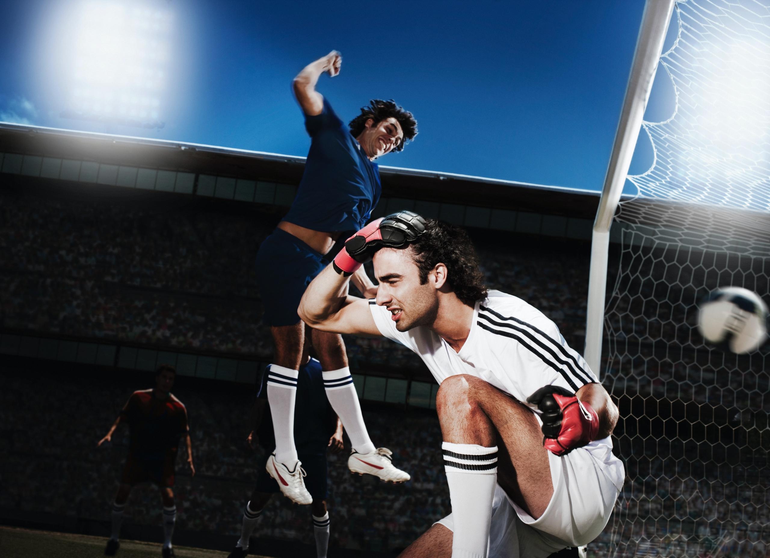 futbolistas en la porteria