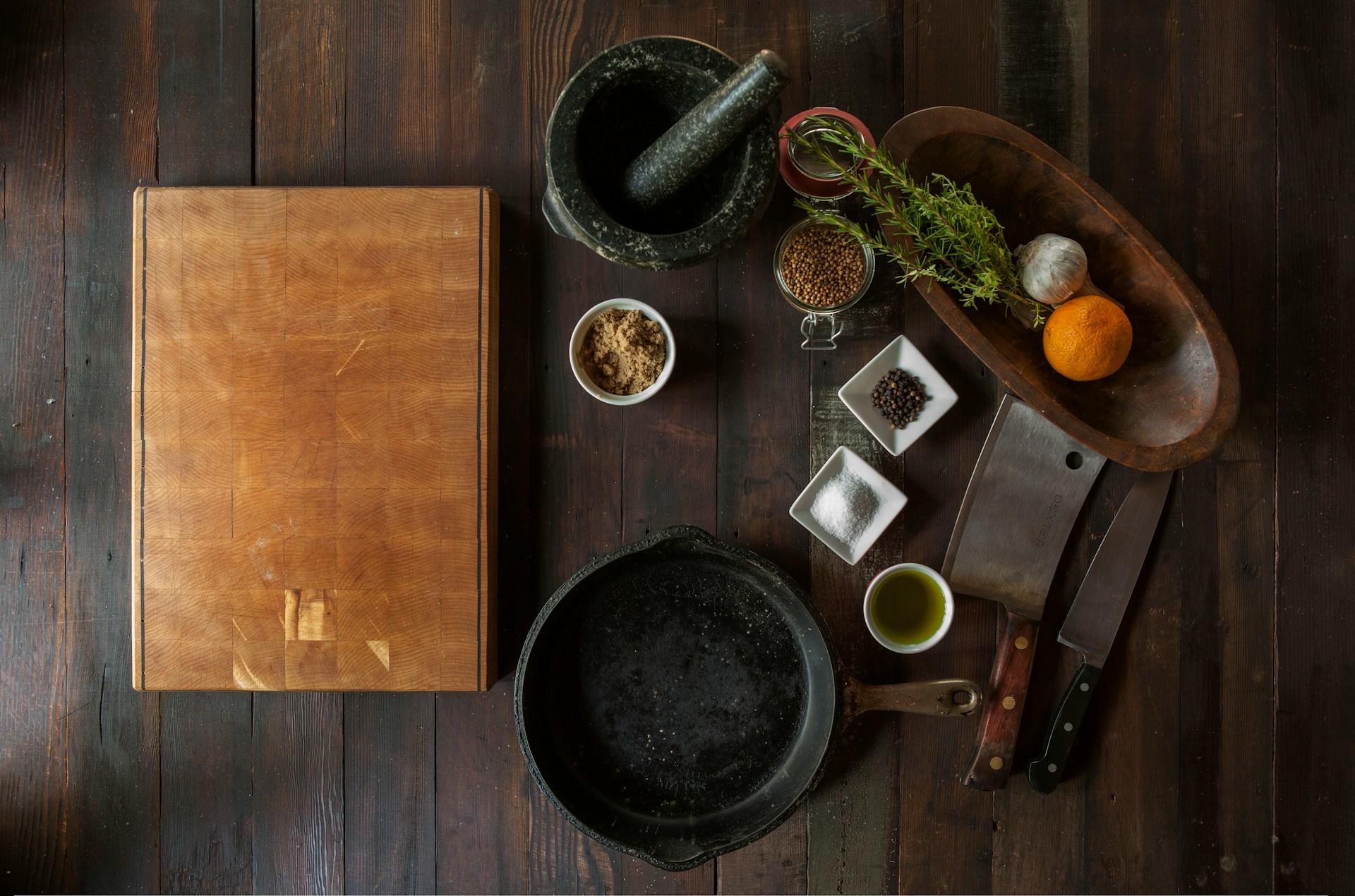 Tabla de cocina con especias