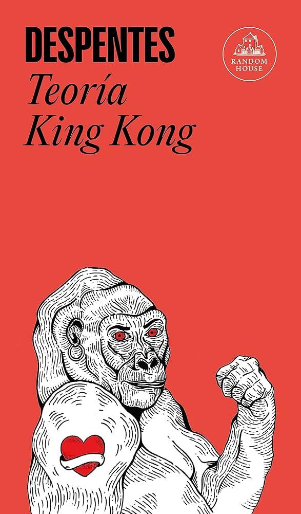 Portada roja del libro titulado «Teoría King Kong», de Despentes, en la que aparece un gorila en blanco y negro flexionando un brazo con un tatuaje en forma de corazón, expresando fuerza y rebeldía.