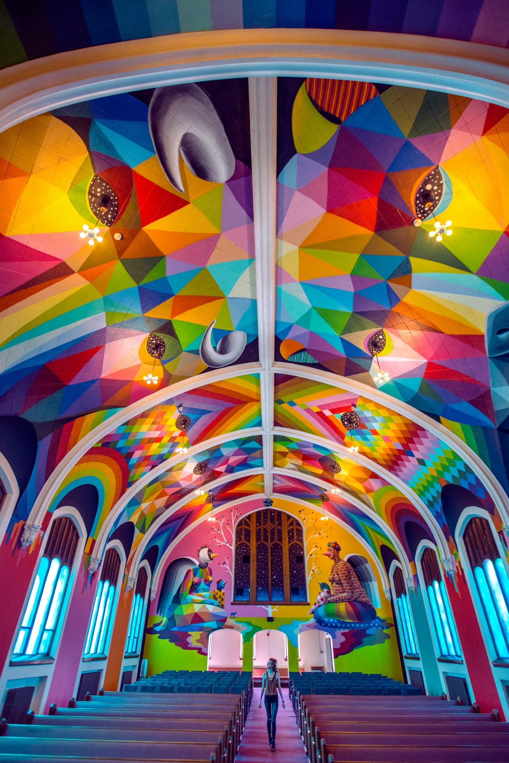 mural de okuda en la International Church of Cannabis