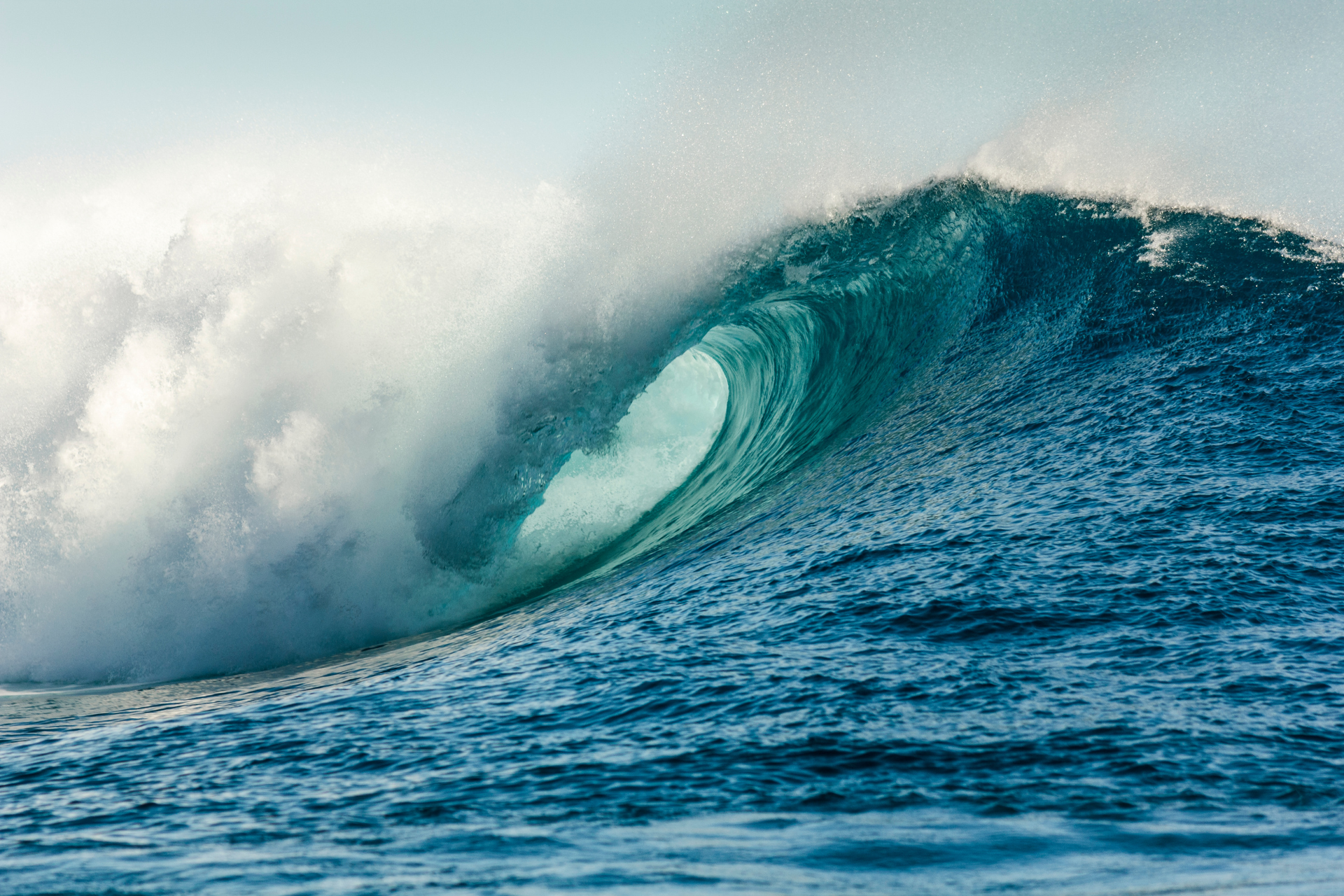 Ola tubular de Teahupo'o en Tahití