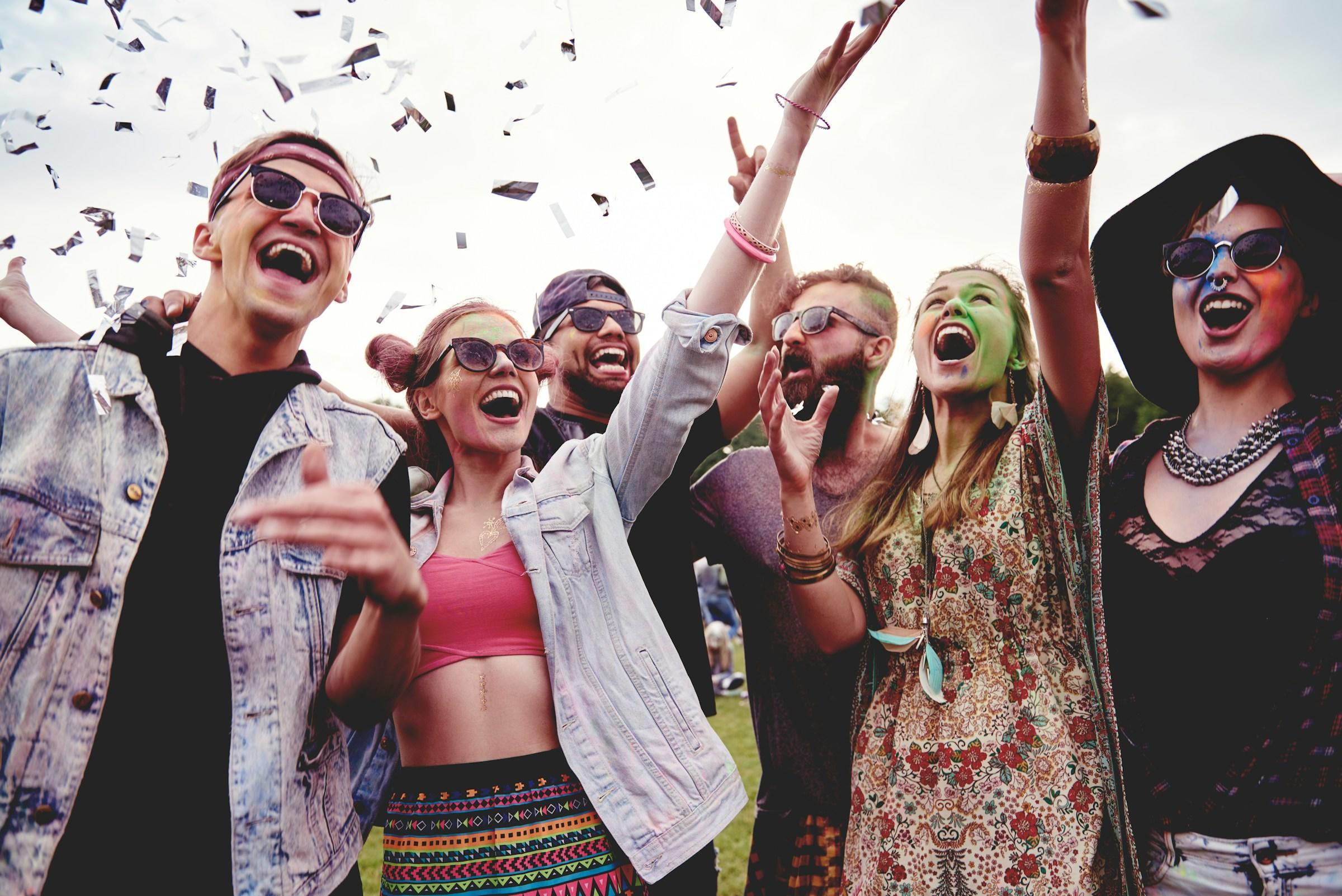 grupo de amigos en un festival