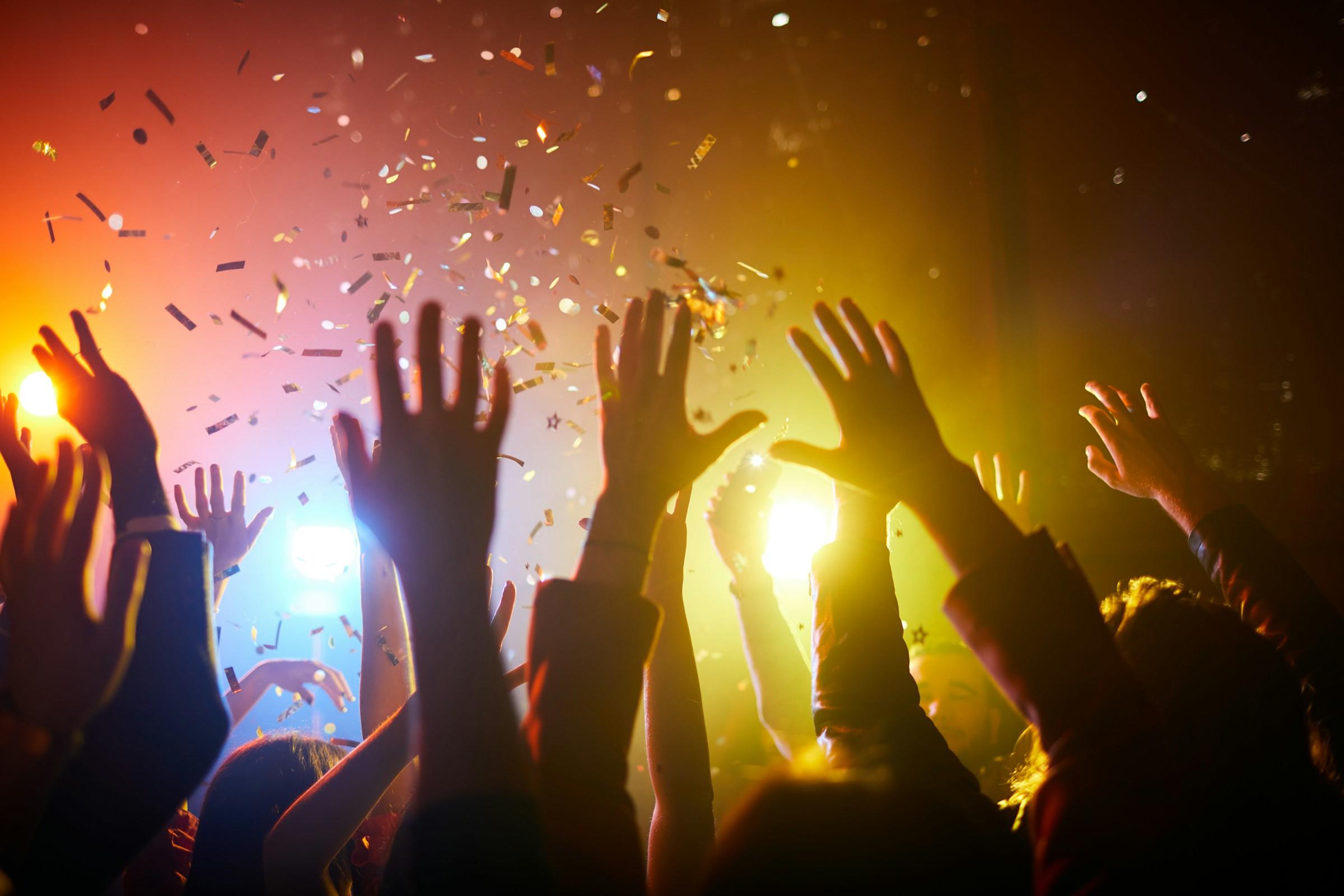 festival de musica por la noche