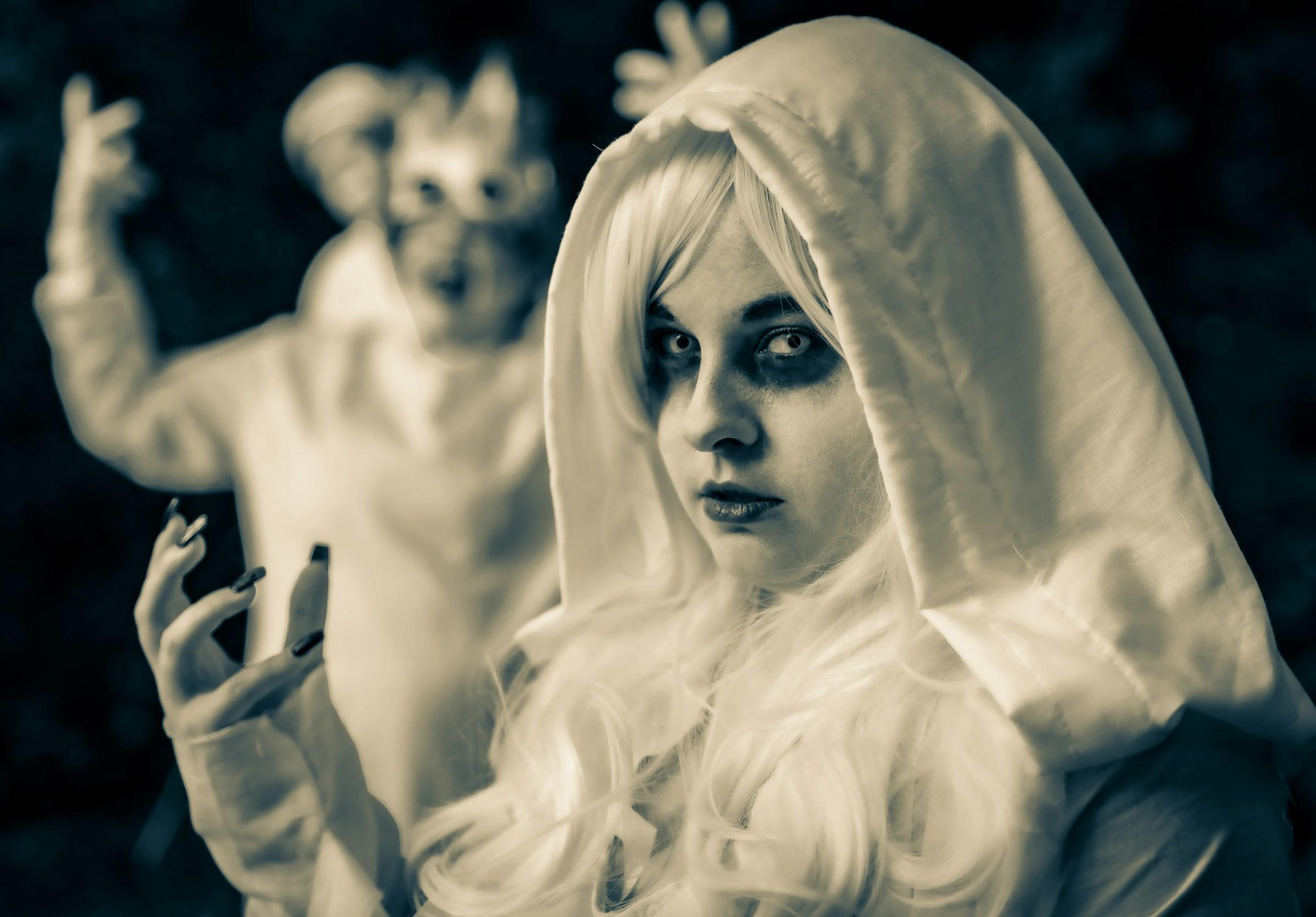 mujer fantasma blanco