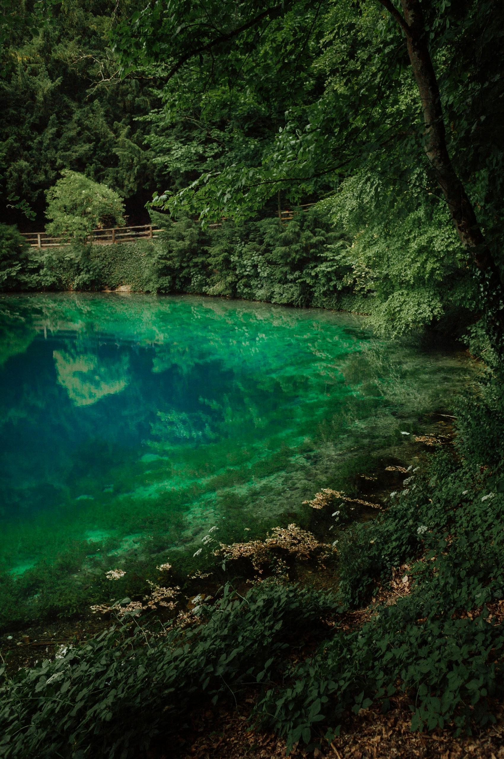 Cuevas de Blautopf Blaubeuren alemania