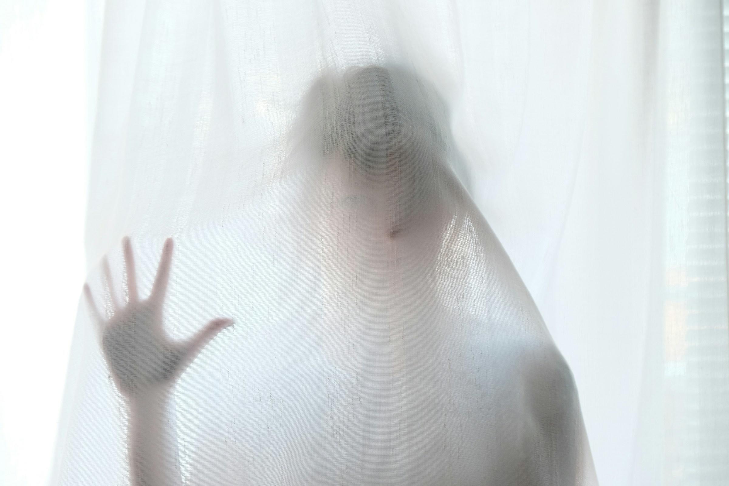 mujer de blanco fantasma