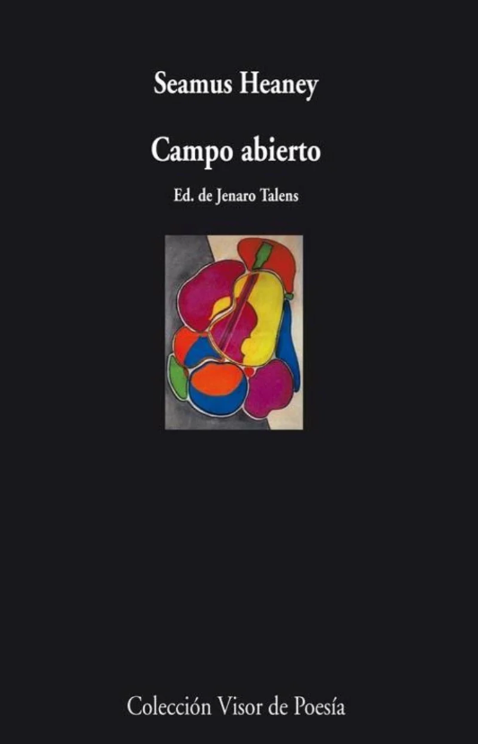 Portada del libro «Campo abierto», de Seamus Heaney. Presenta un vibrante diseño abstracto con formas coloridas sobre fondo negro, que transmite creatividad.