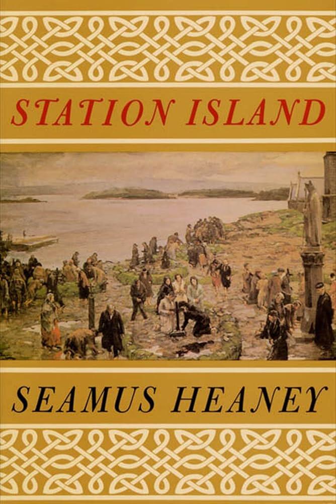 Portada de «Station Island» (Isla de las Estaciones), de Seamus Heaney. Muestra una pintura de peregrinos en un escarpado sendero costero, con motivos celtas arriba y abajo.