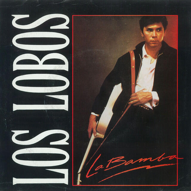 Portada del disco «La Bamba» de Los Lobos. En ella aparece un hombre con traje que sostiene una guitarra, sobre un fondo oscuro. A la izquierda, el texto «Los Lobos» en letras llamativas.