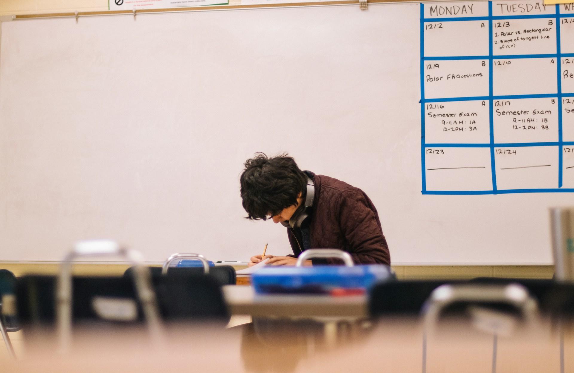 Estudiar a la misma hora todos los días crea un hábito. 