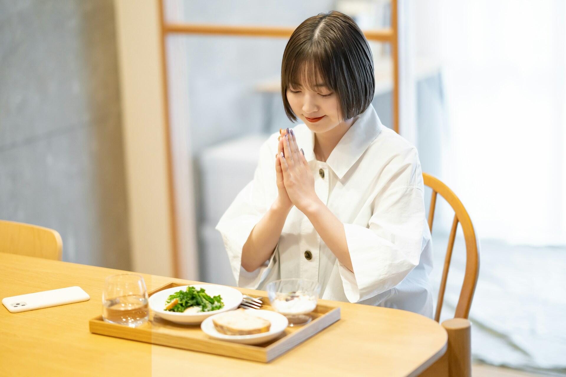 Japonesa dando las gracias