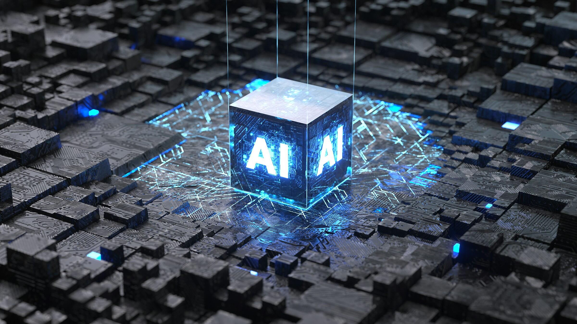 Un cubo holográfico brillante con la inscripción «AI» se asienta sobre un terreno oscuro en forma de circuito, iluminado por acentos de luz azul.