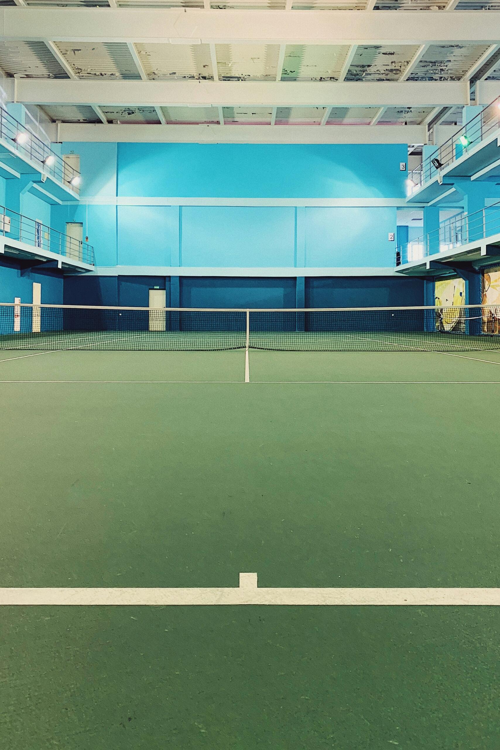 Cancha de pádel mostrando una línea blanca que delimita el área de juego.