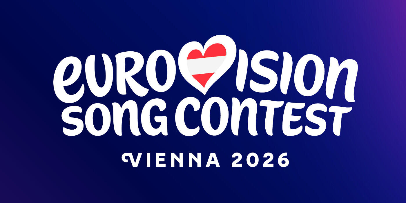 Logotipo del Festival de Eurovisión de Viena 2026 sobre un fondo azul oscuro con degradado. El texto incluye un corazón en el que la bandera austriaca sustituye a la letra «v».