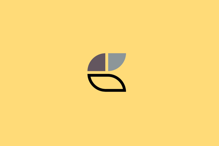 Diseño minimalista de logotipo con una letra «C» estilizada en tonos tierra sobre un fondo amarillo suave.