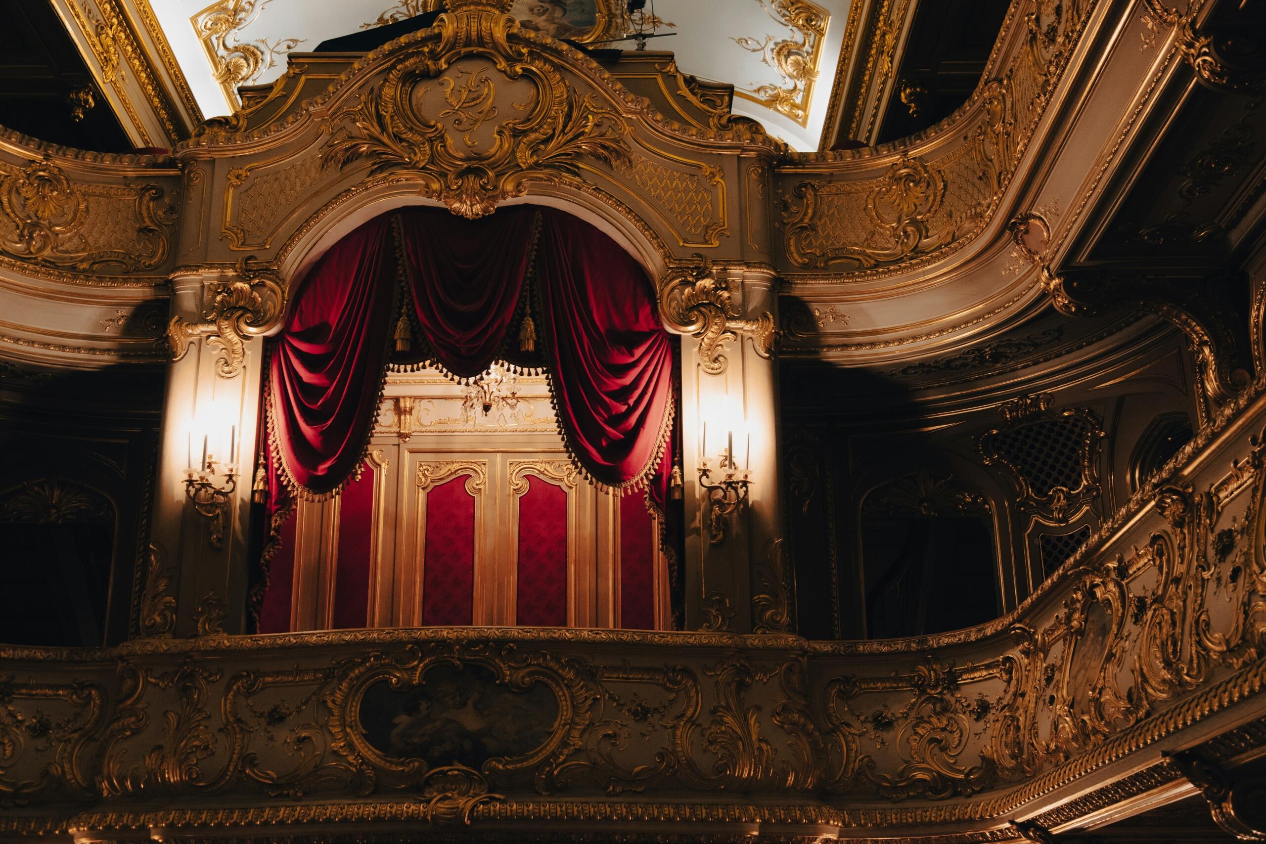 Un teatro de ópera ornamental.