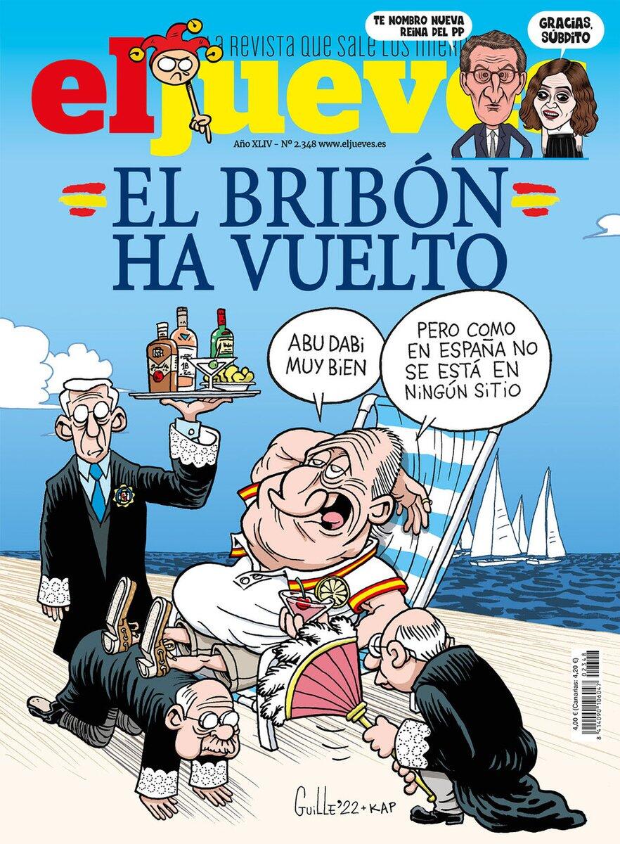 Portada de revista de dibujos animados con una figura real descansando en la playa. Los sirvientes se arrodillan a su alrededor; uno sostiene bebidas, otro utiliza un abanico. El fondo es el mar y los barcos, lo que transmite un tono humorístico y satírico. Los bocadillos expresan el disfrute de España sobre Abu Dhabi.