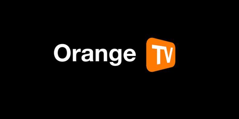 Logotipo con el texto «Orange TV» sobre fondo negro. La palabra “Orange” aparece en blanco, mientras que «TV» aparece en blanco dentro de un bocadillo naranja, lo que transmite claridad y modernidad.