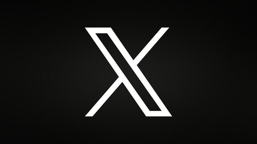 Una llamativa «X» blanca ocupa el centro de un fondo negro liso, lo que transmite un diseño moderno y elegante. El tono general sugiere elegancia y sencillez.