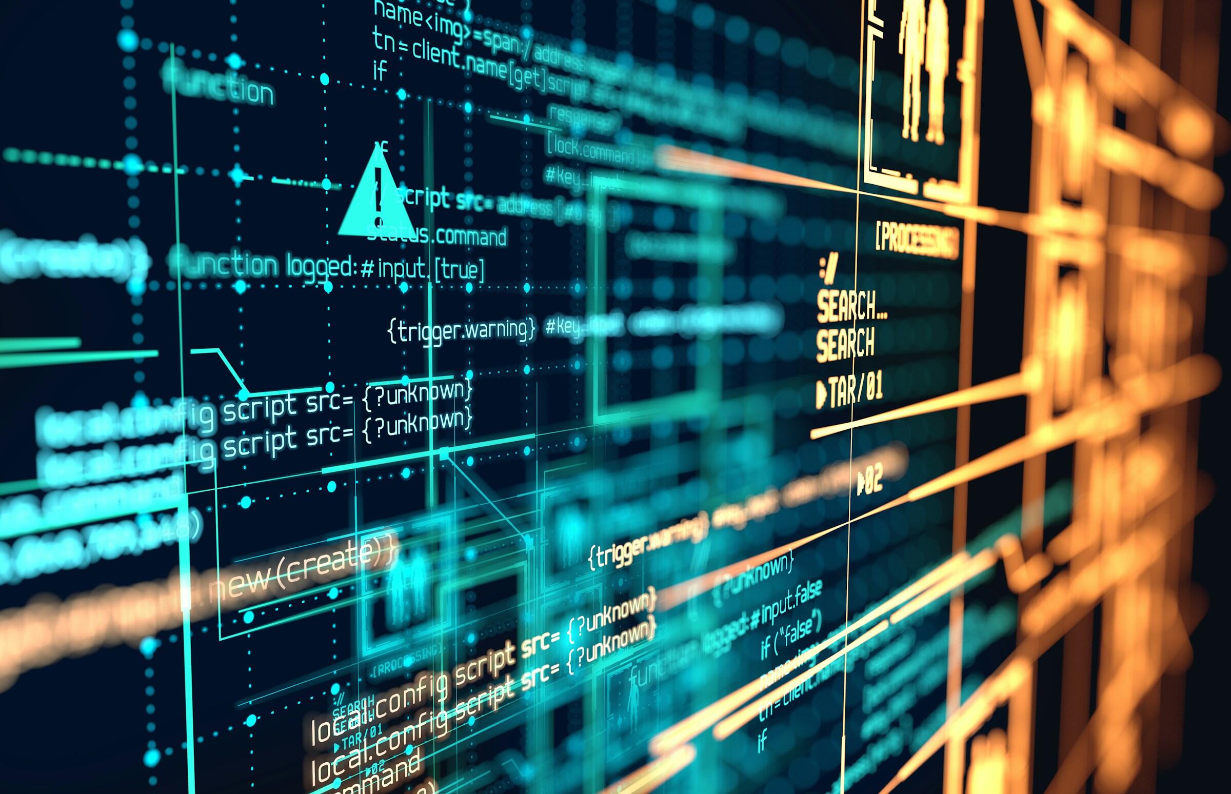 Primer plano de una interfaz digital futurista con código luminoso en azul y naranja, advertencias y elementos gráficos de datos sobre un fondo oscuro.