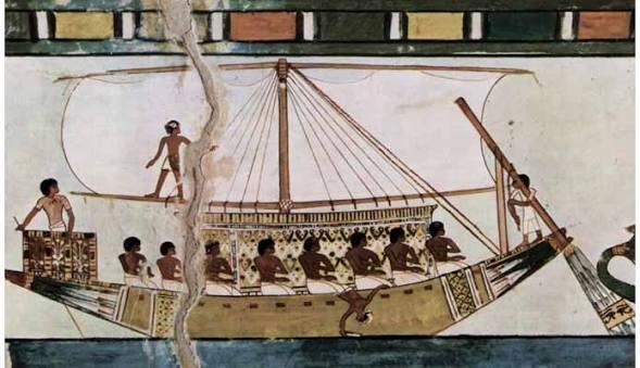 Pintura mural del Antiguo Egipto que representa un barco de madera con siete remeros, dos figuras de pie y motivos elaborados, y que transmite una sensación de exploración histórica.