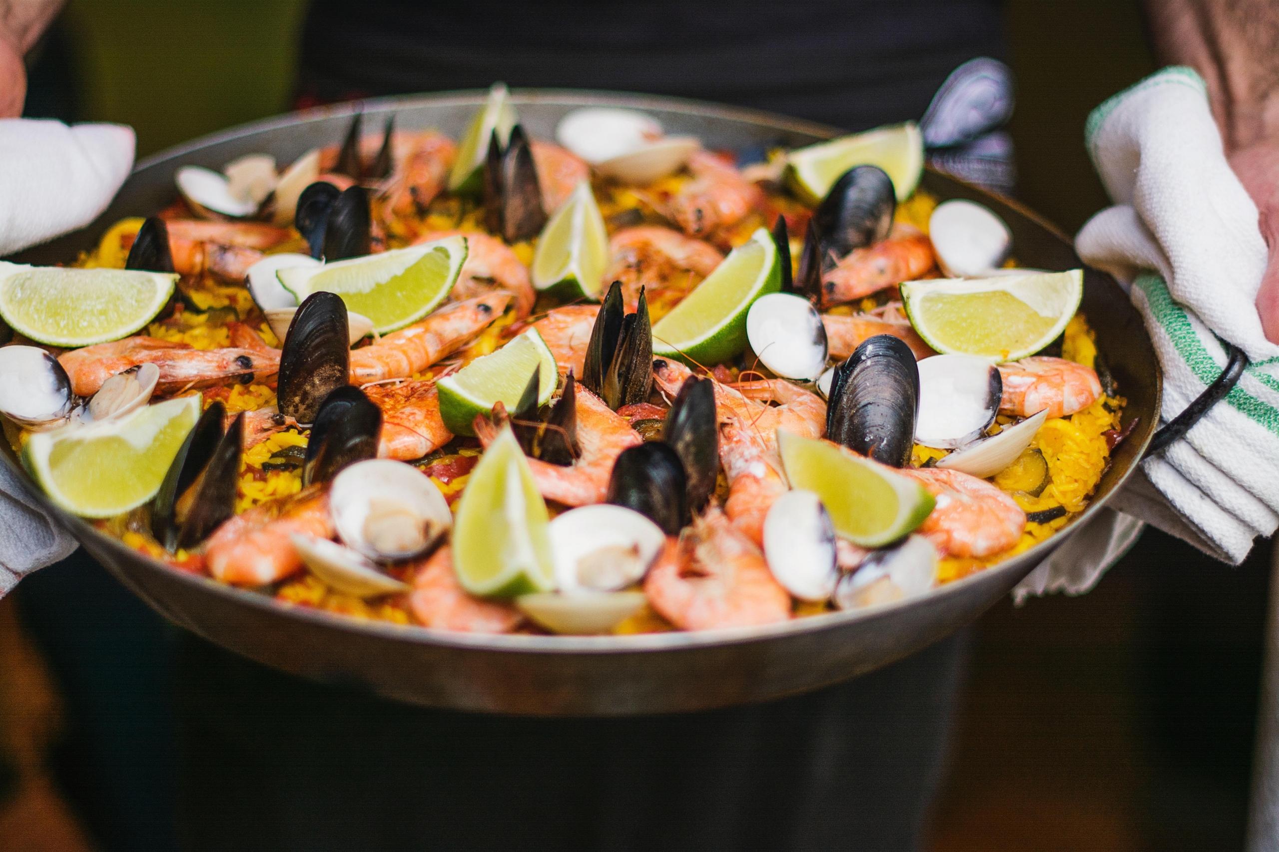 Paella on perinteinen espanjalainen herkku. Kuva: Kaitlin Dowis/Pixabay
