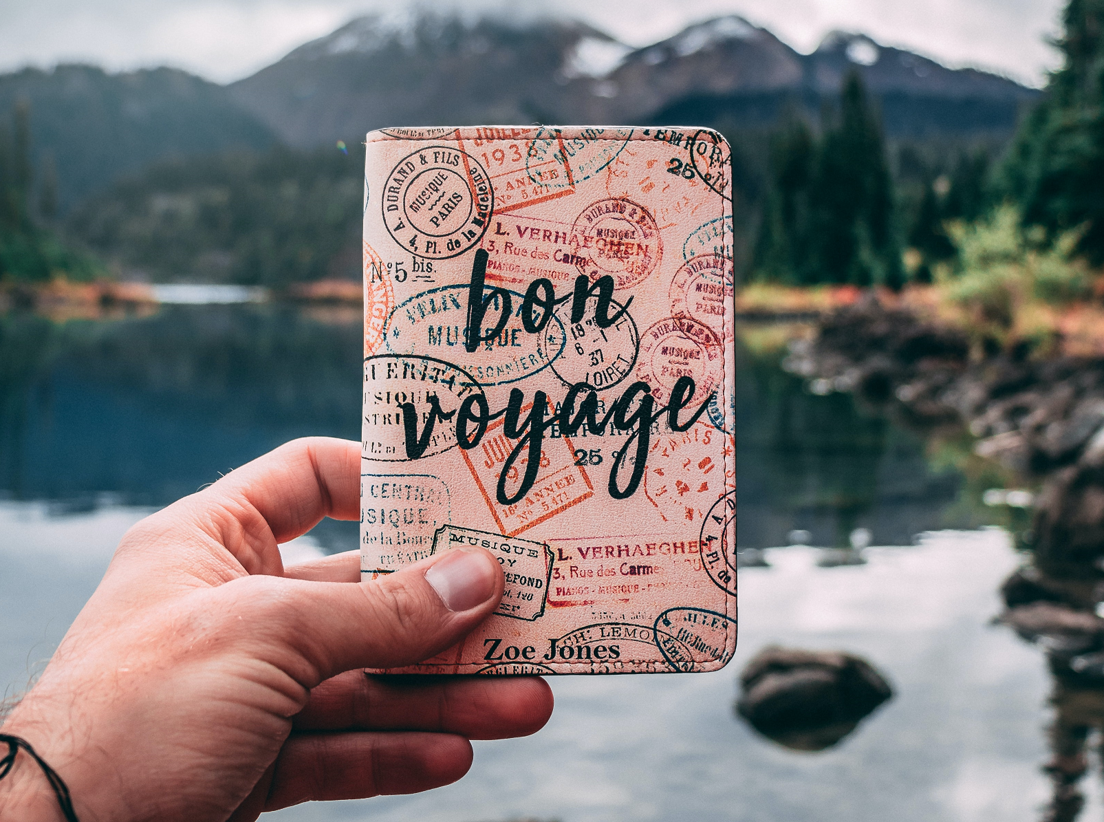 Bon voyage -teksti vihkon kannessa.