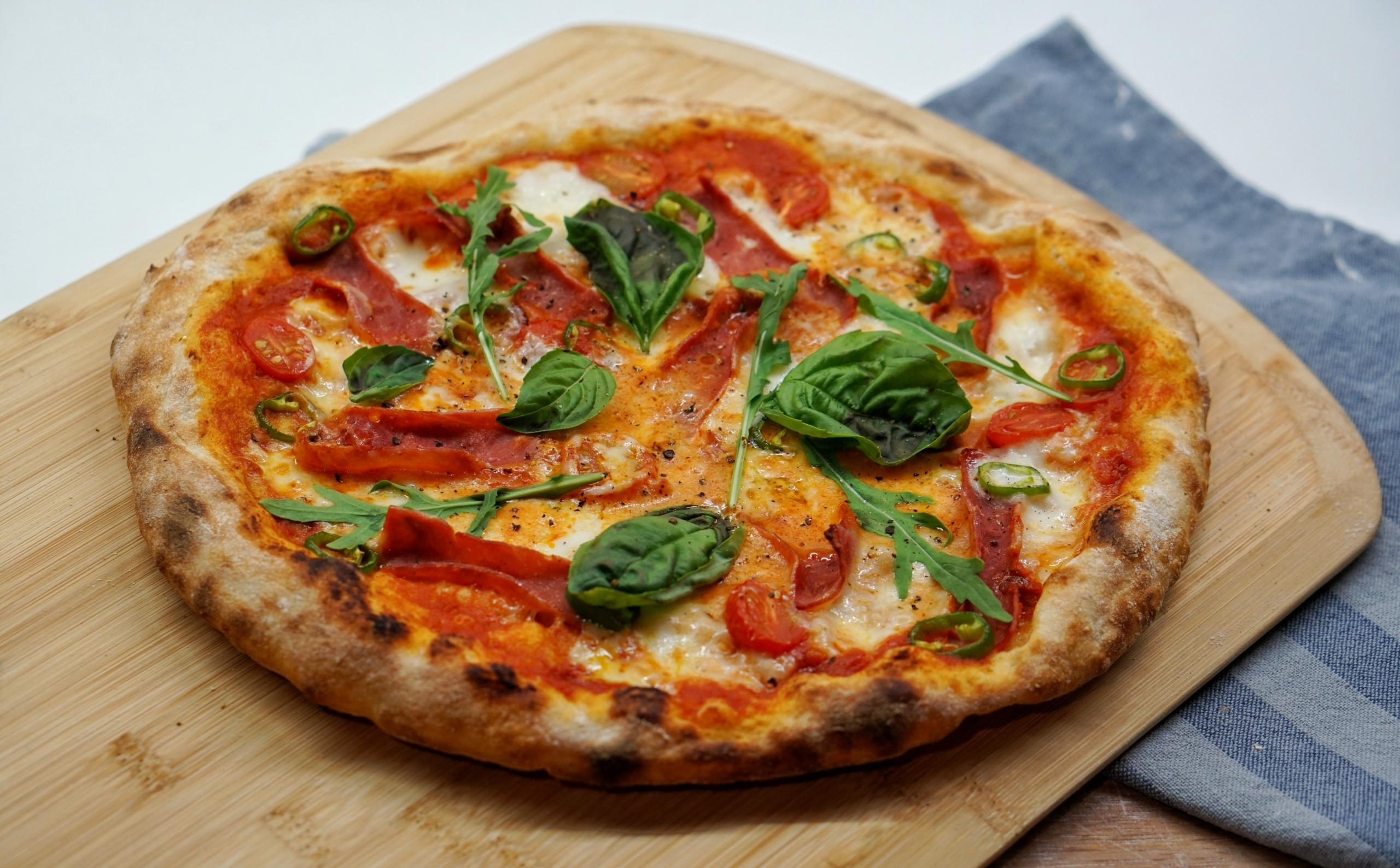 Kuva italialaisesta pizzasta