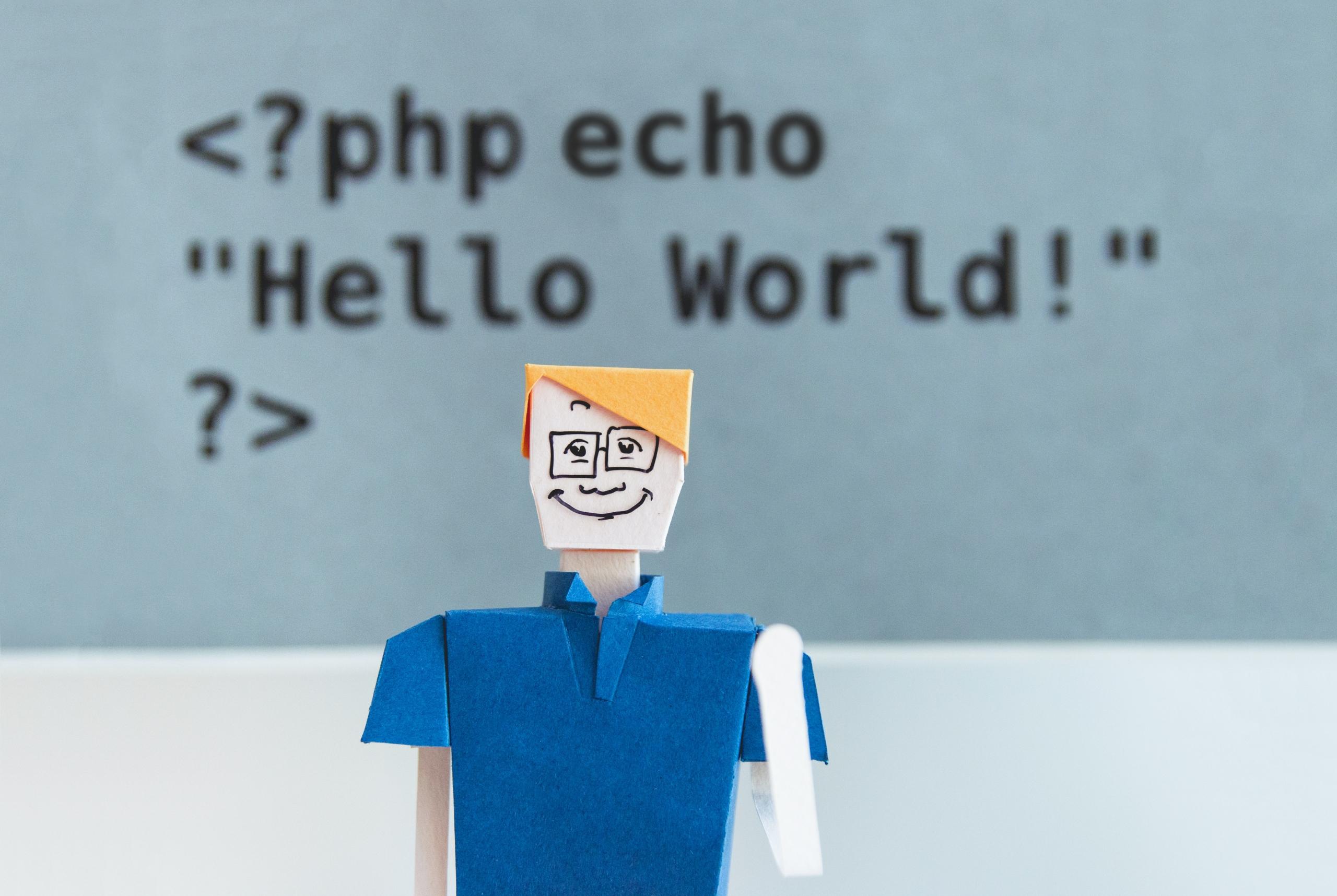 Paperihahmo PHP:n echo-komennon edessä