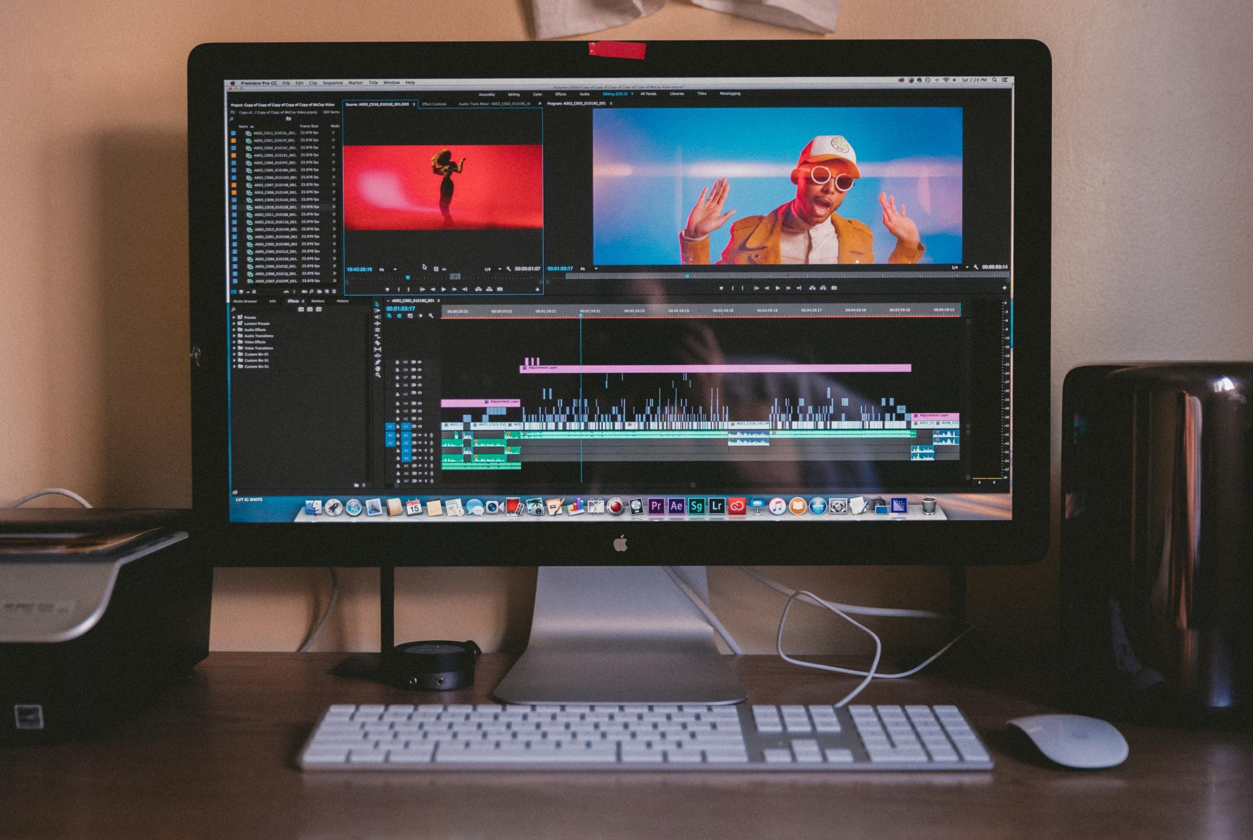 Applen näyttö, jonka ruudulla videonmuokkausohjema
