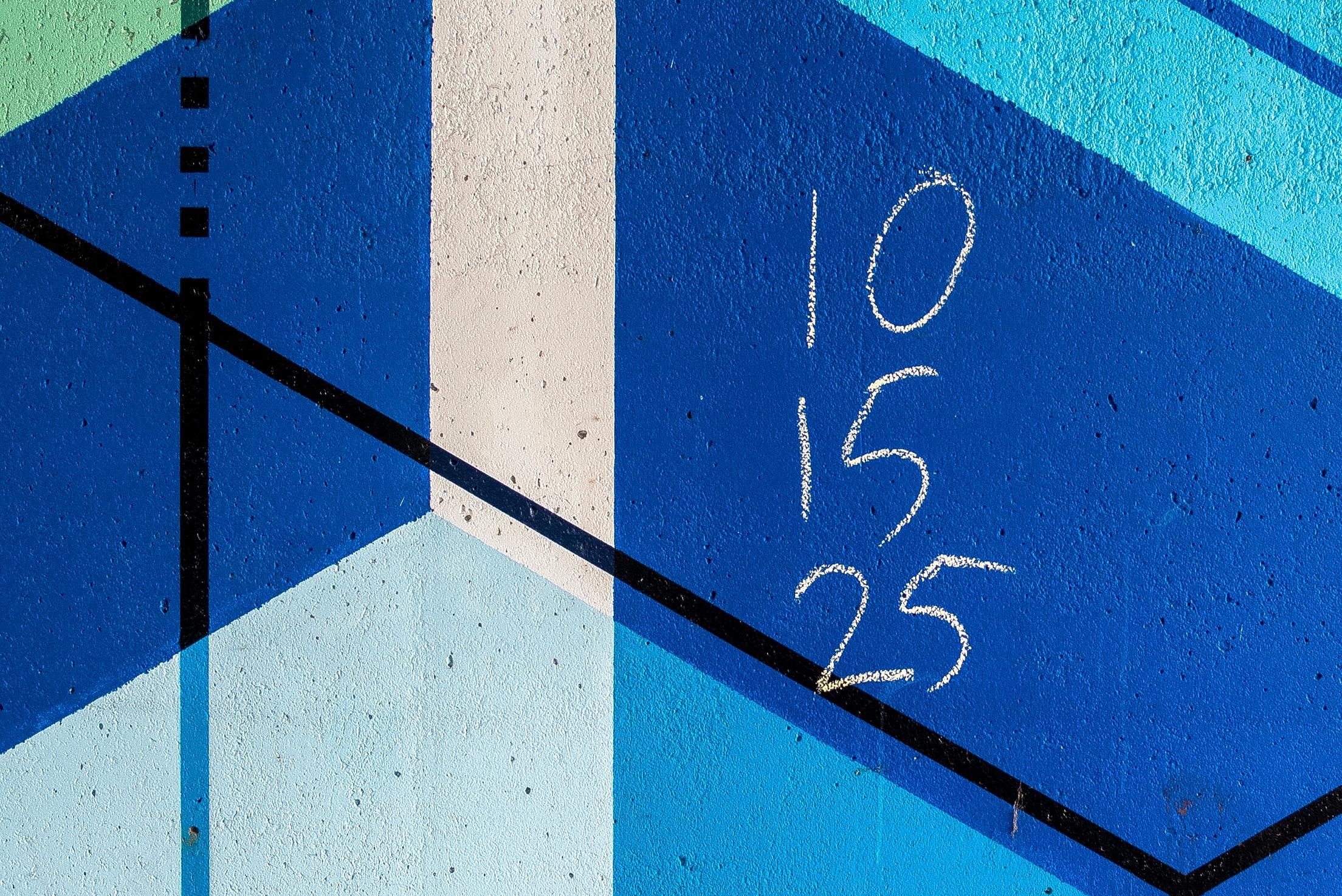 Sinisävyinen tausta, jolla numeroita