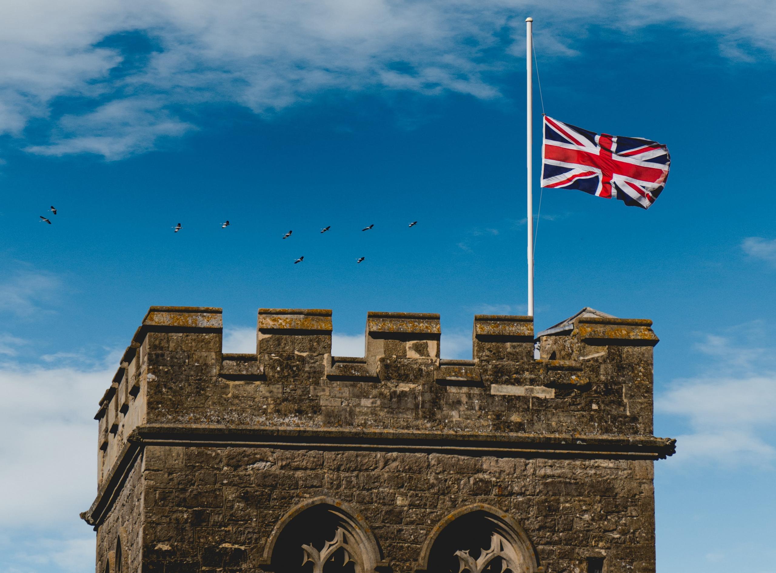 Iso-Britannian lippu ja torni