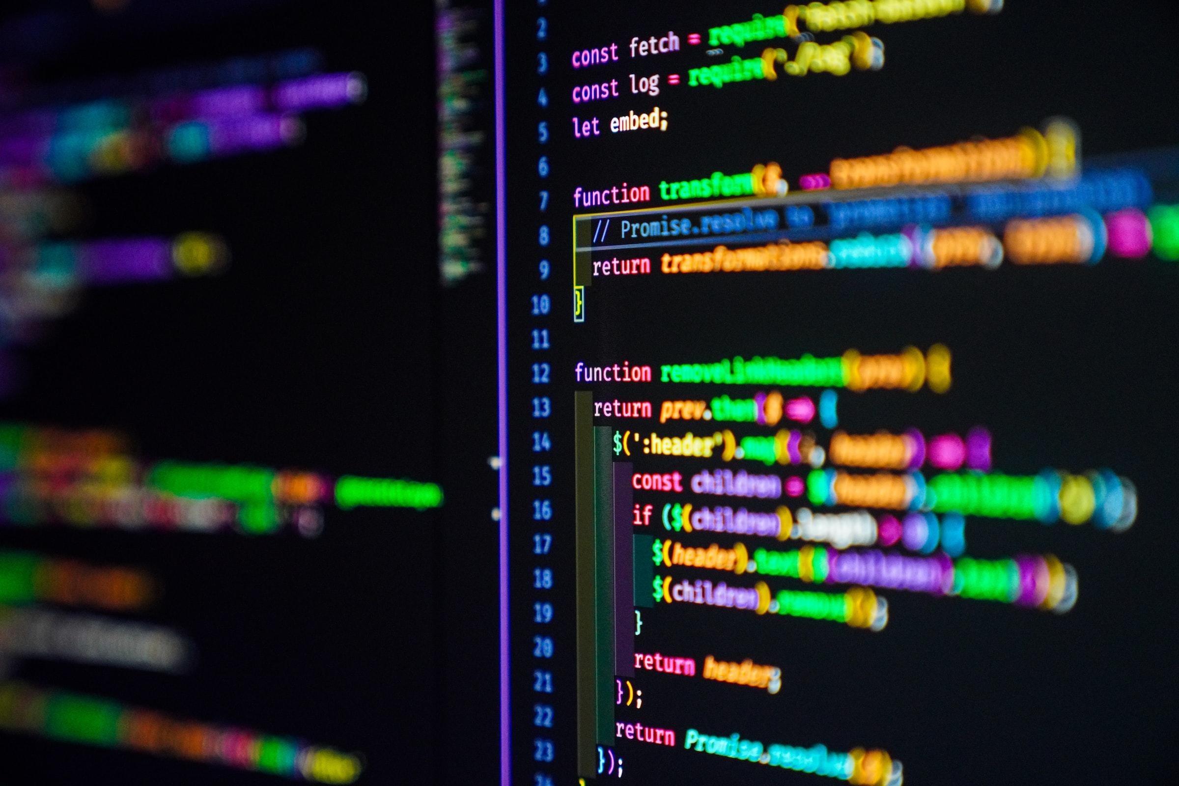 JavaScript koodia tietokoneen ruudulla.