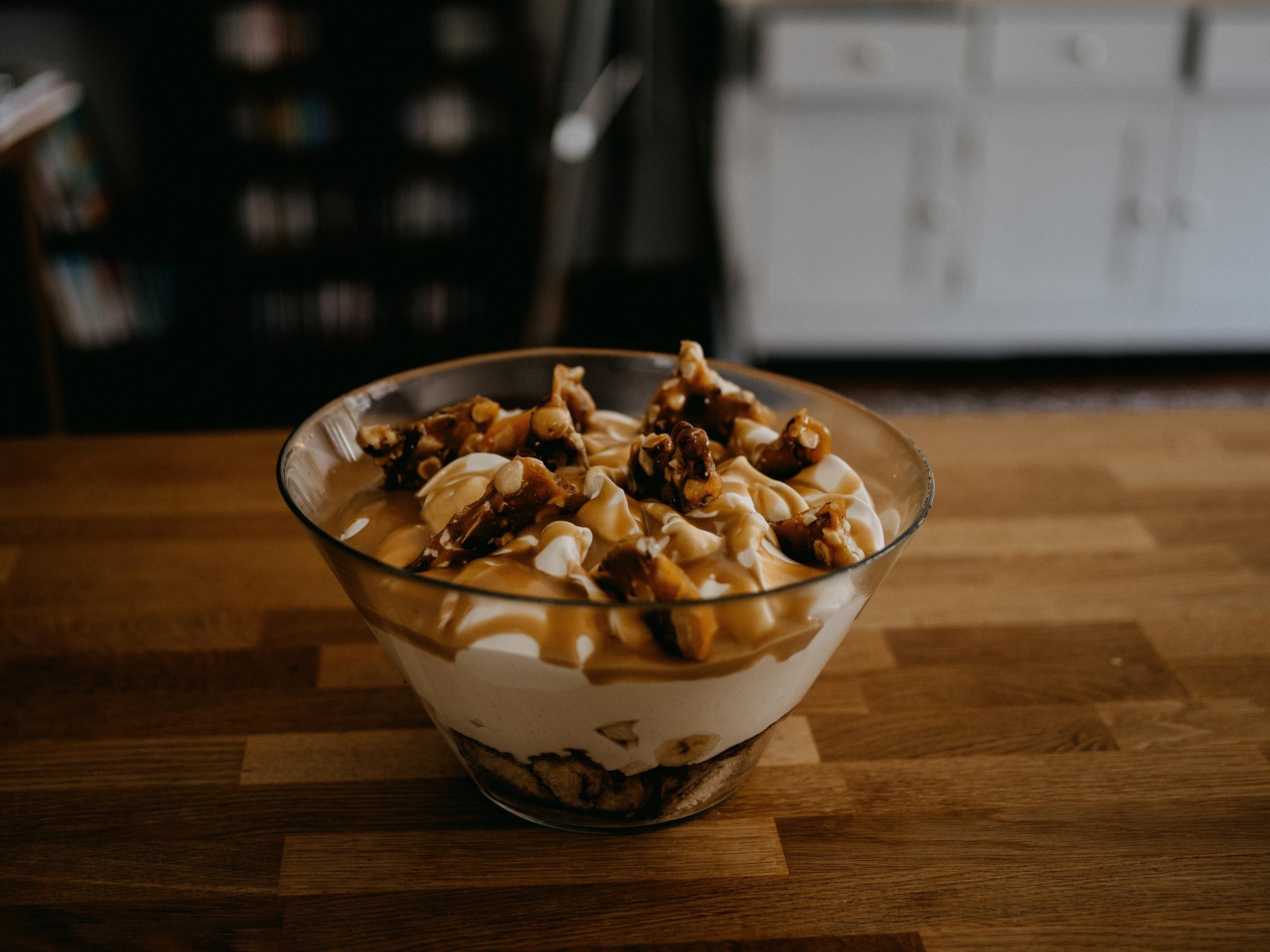 Trifle-jälkiruoka lasikupissa