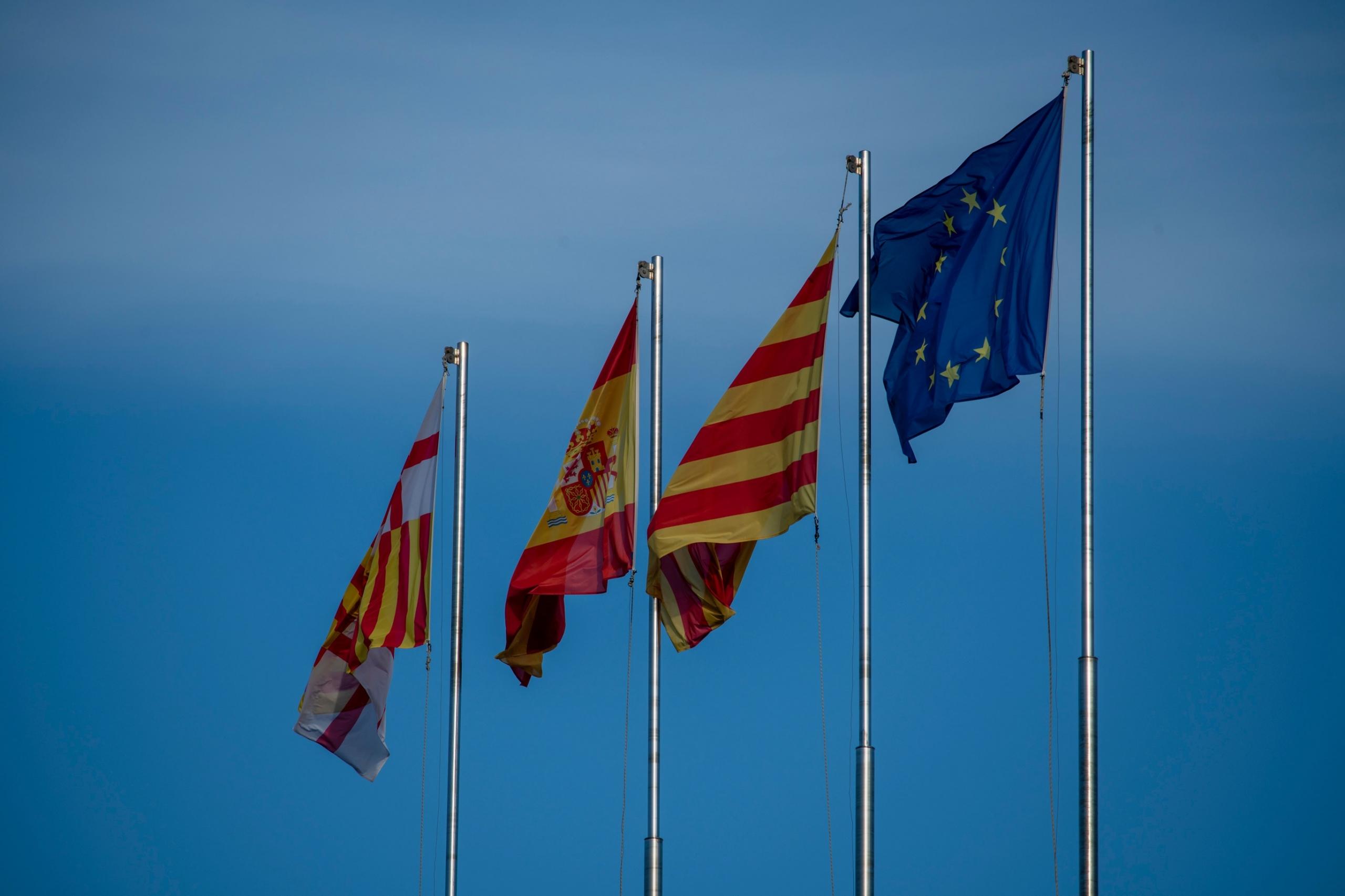 Barcelonan, Katalonian ja Espanjan liput