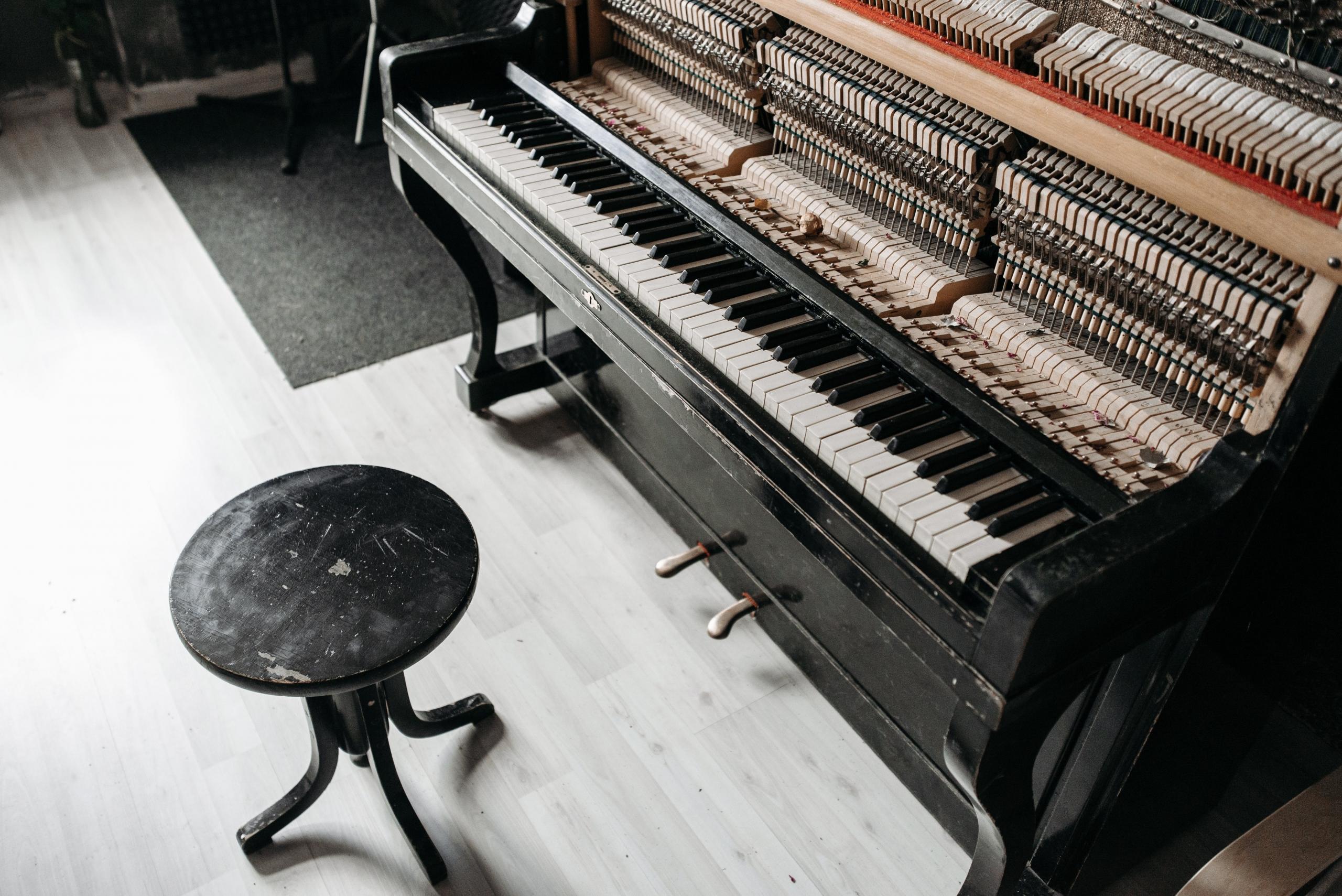 Piano kahdella pedaalilla