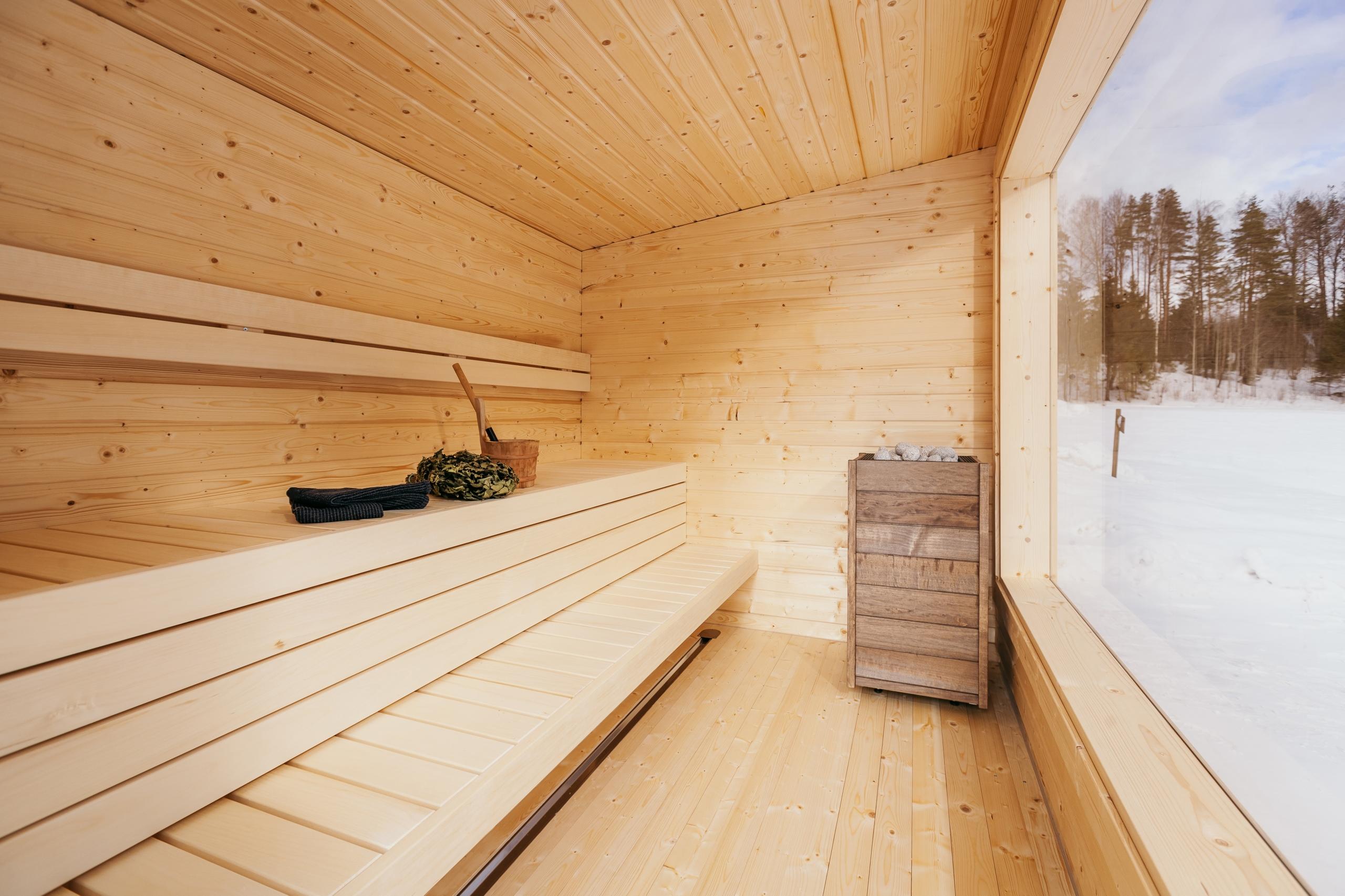 Sauna ulkoikkunalla