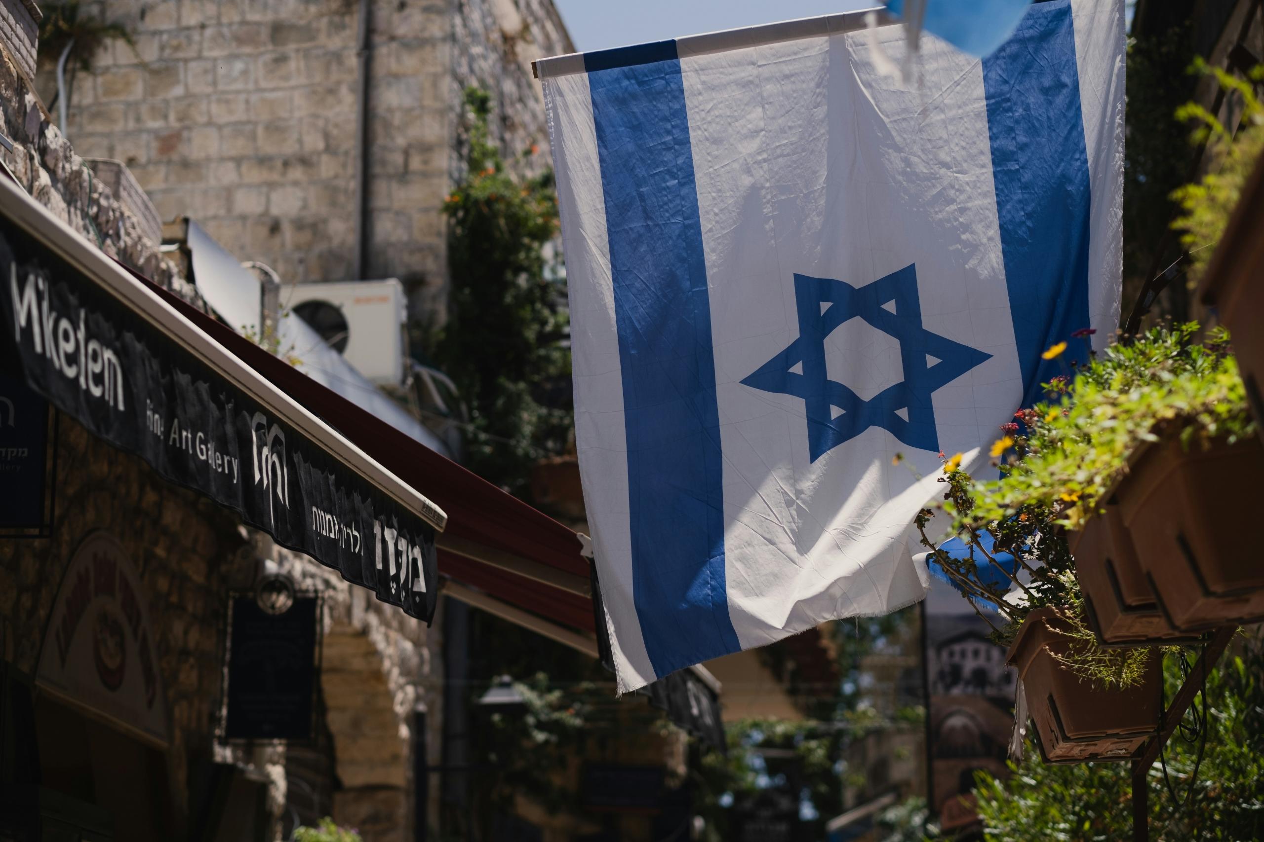 Israelin lippu kadulla