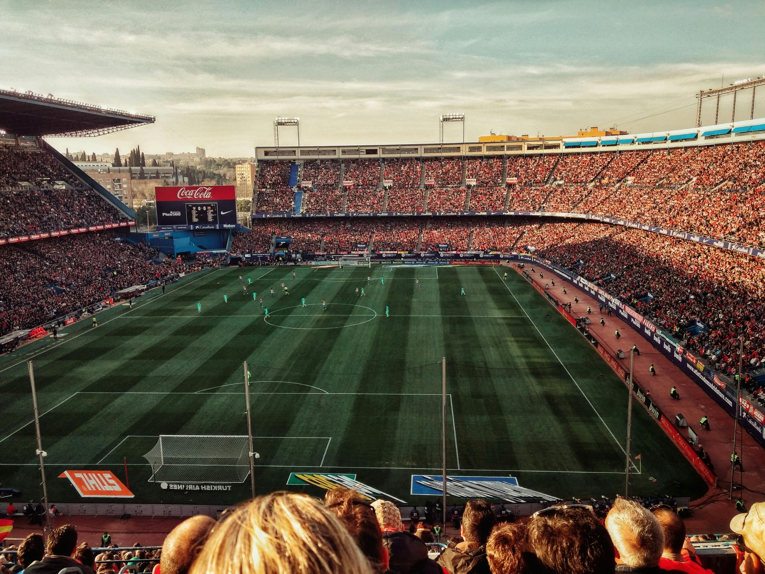 Täysi jalkapallostadion