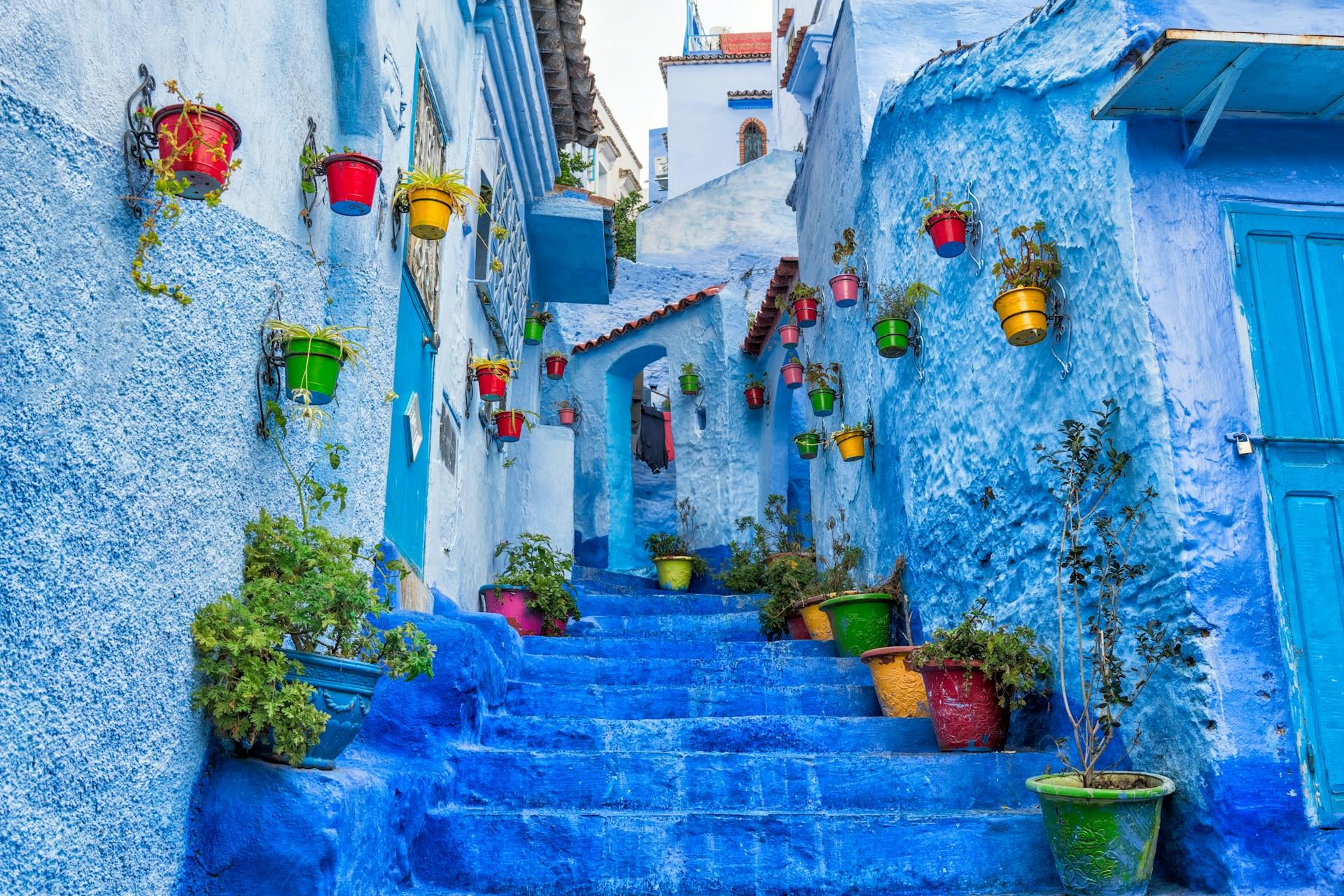 Sininen Chefchaouen on kuin suoraan satukirjasta. Kuva: Unsplash/Milad Alizadeh