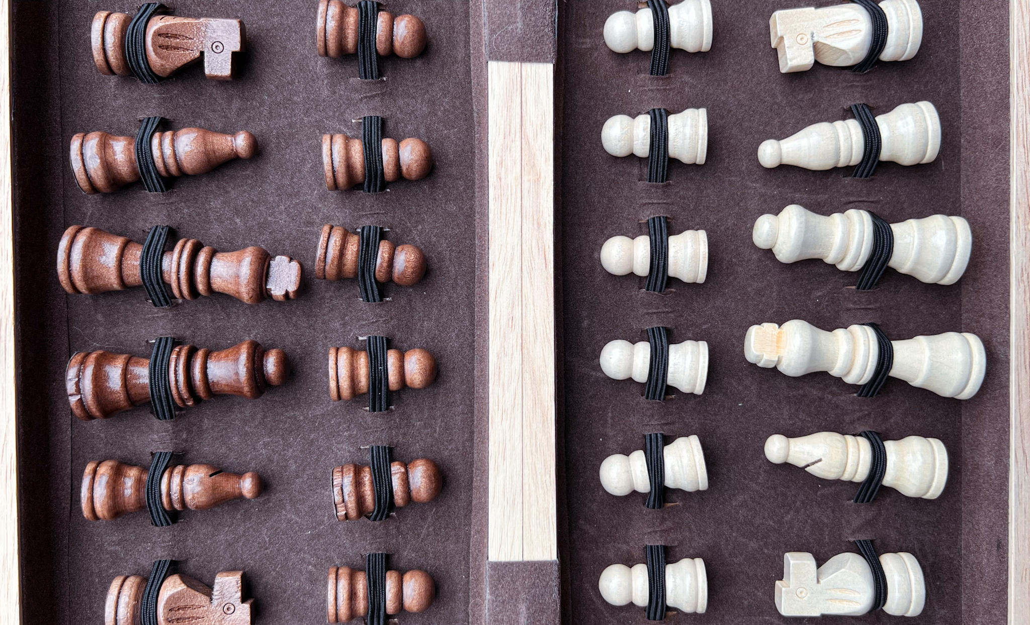 Shakkinappulat matkalaudalla