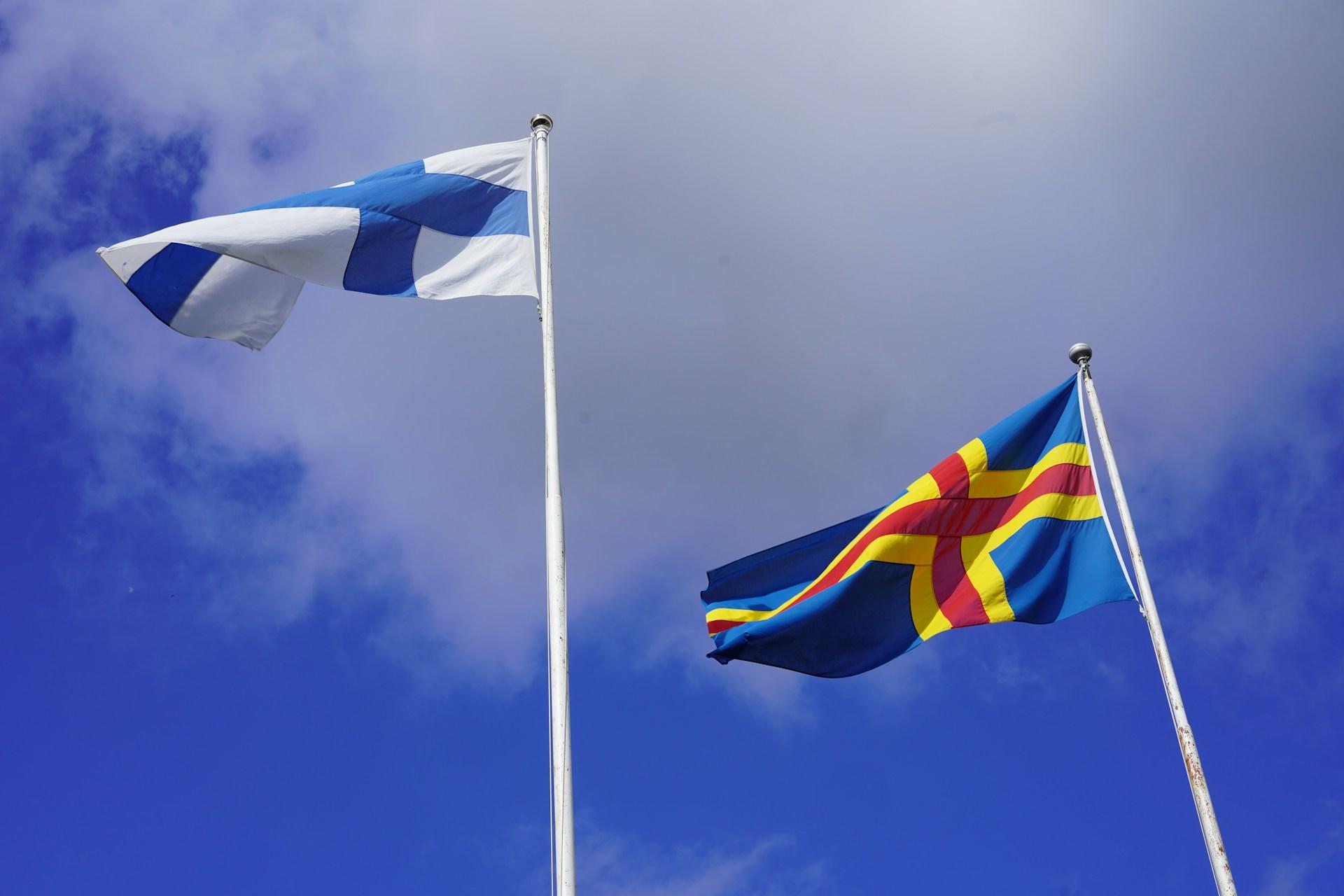Suomen ja Ahvenanmaan liput