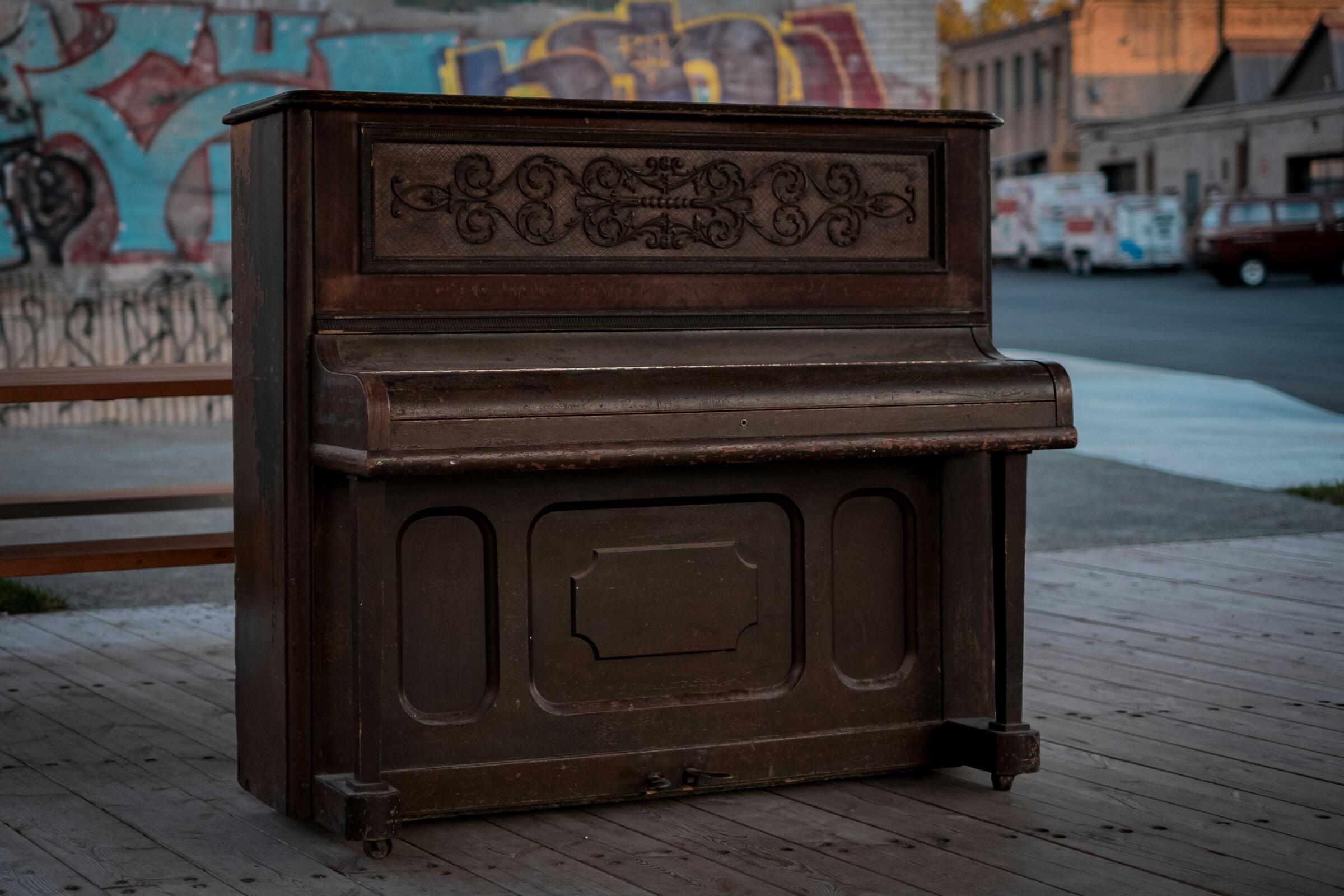 Piano kadulla