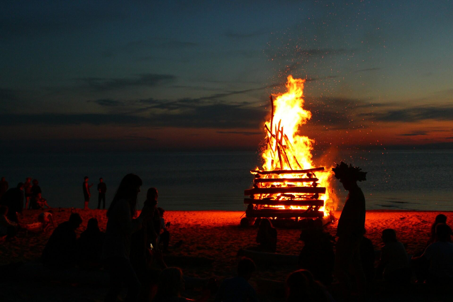 Kokko hiekkarannalla