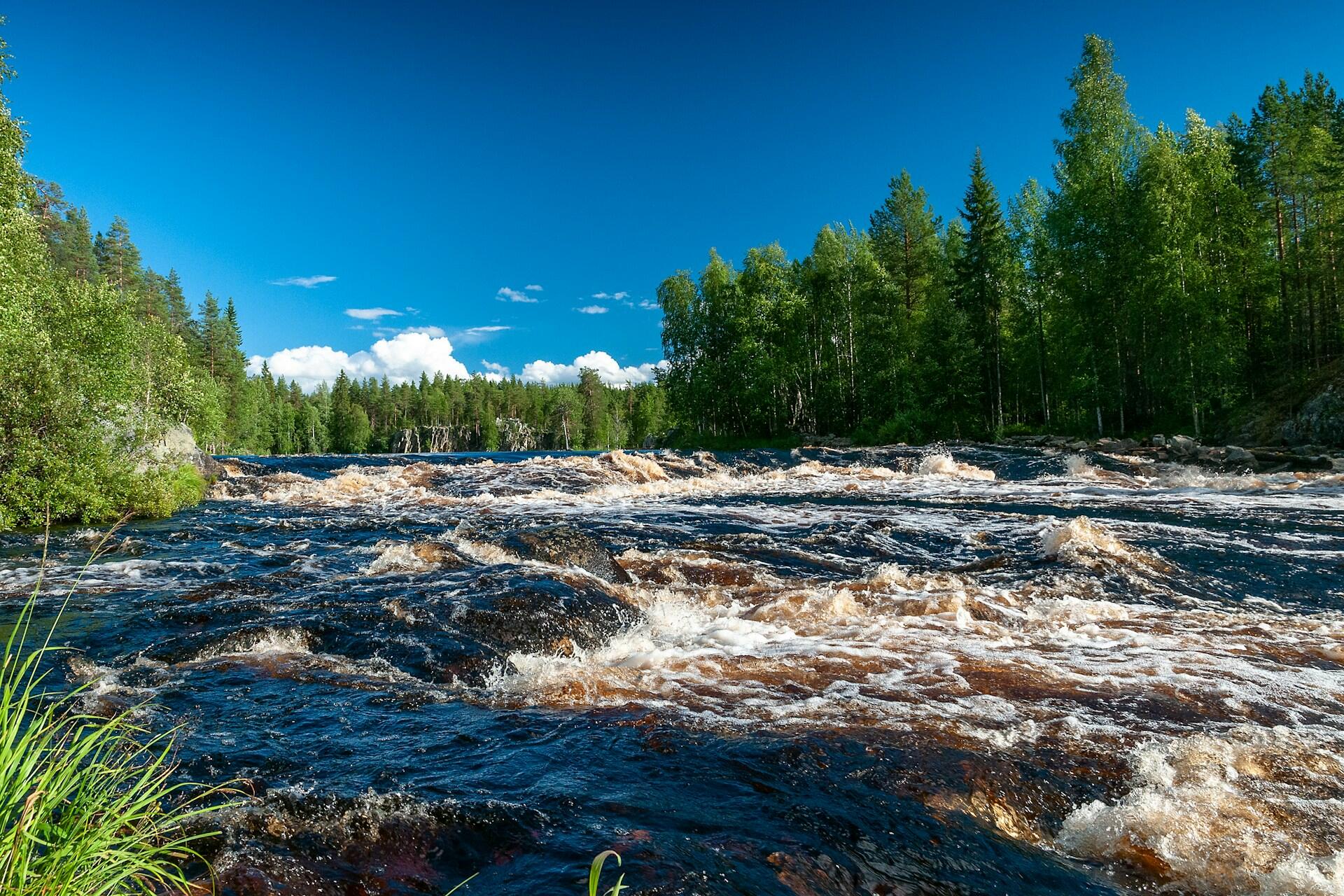 Virtaava joki