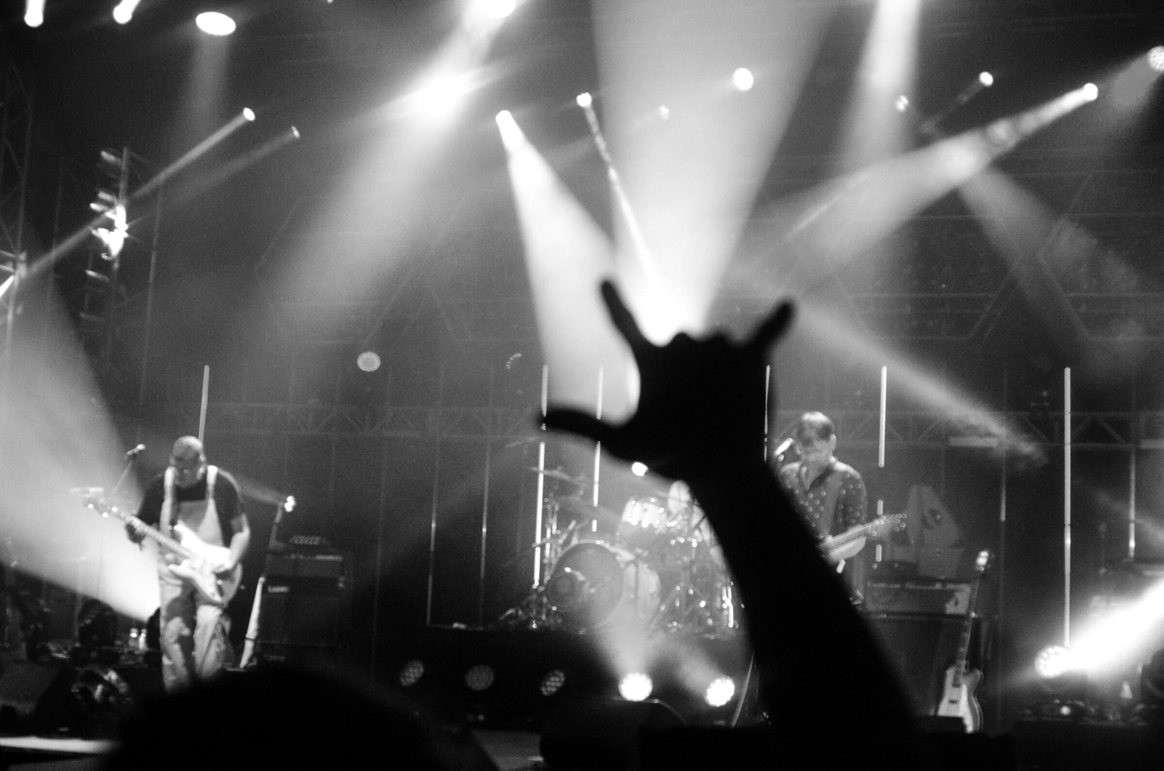 Rock-konsertti ja kitaristit